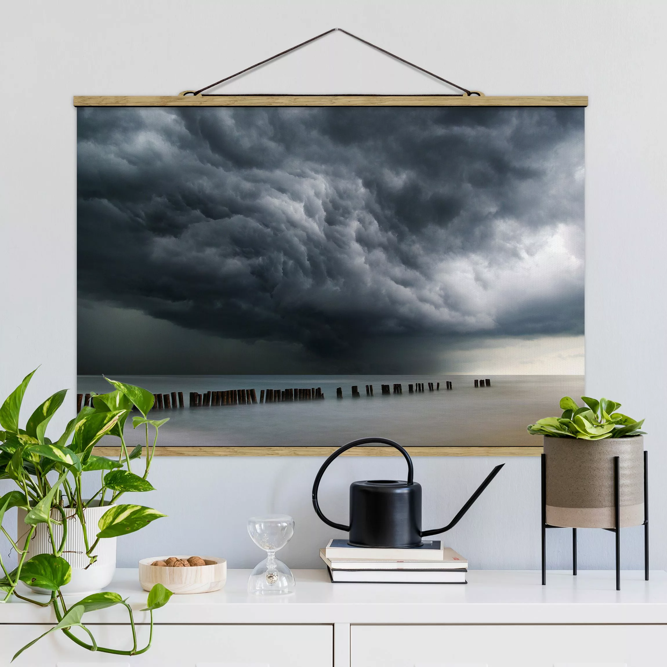 Stoffbild Strand mit Posterleisten - Querformat Sturmwolken über der Ostsee günstig online kaufen