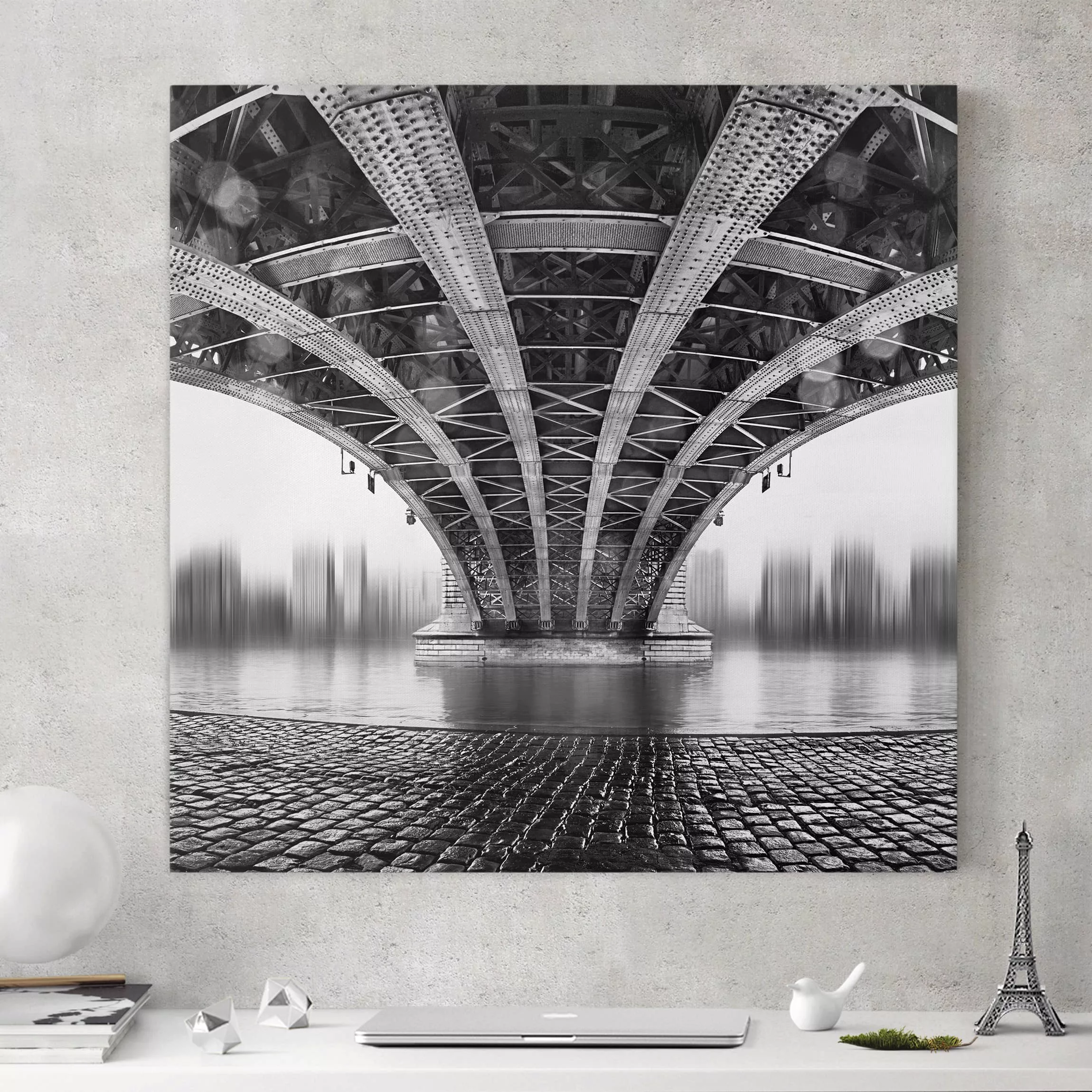Leinwandbild Architektur & Skyline - Quadrat Under The Iron Bridge günstig online kaufen