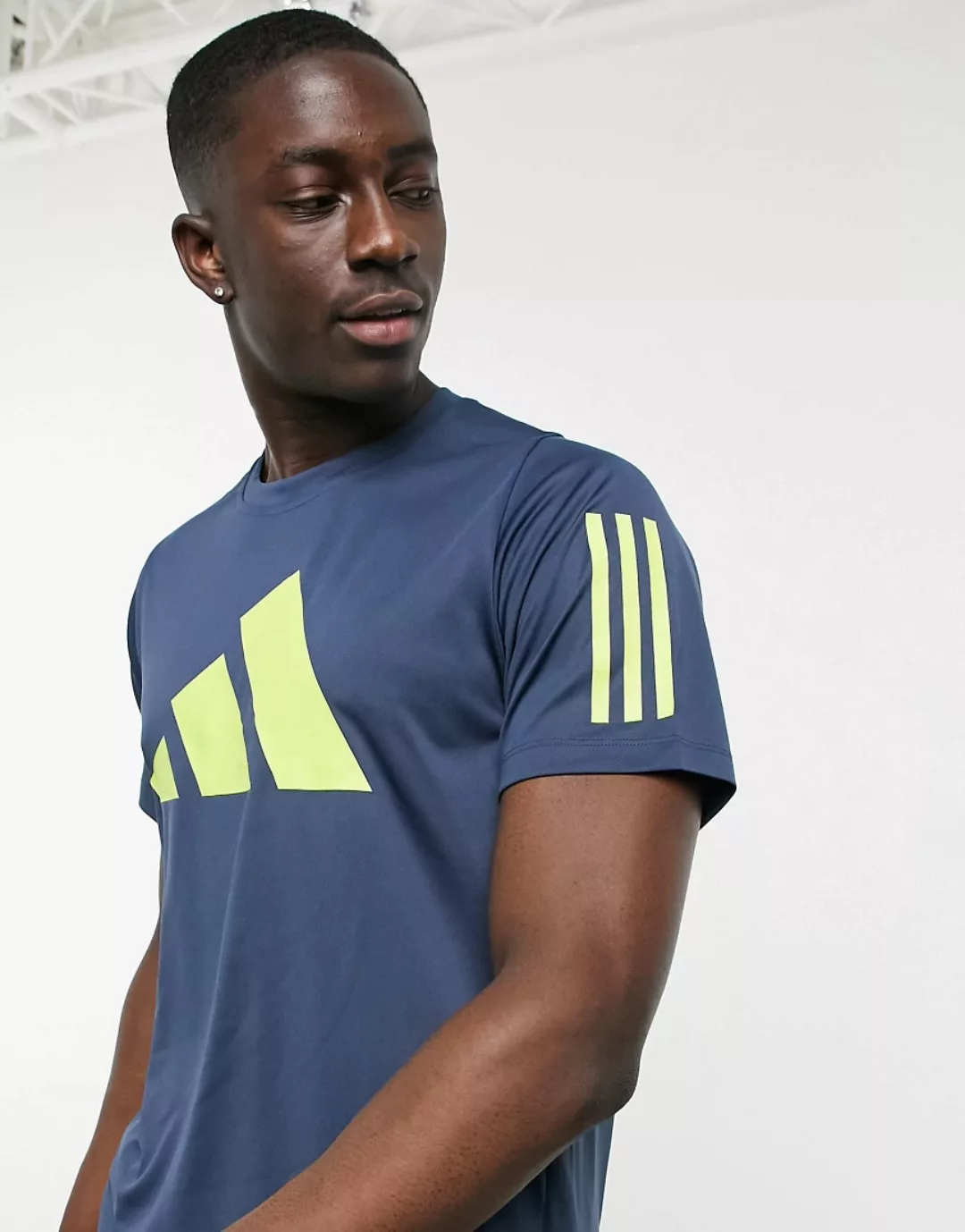 adidas Training – T-Shirt in Blau mit Logo und 3 Streifen günstig online kaufen
