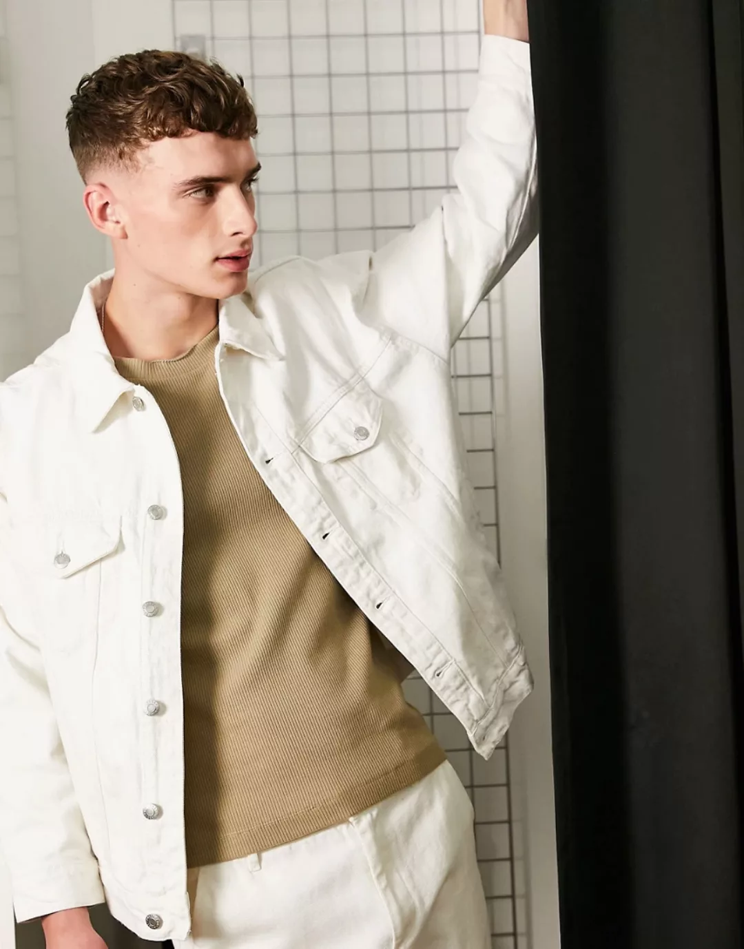 Pull&Bear – Jeansjacke in Beige-Weiß günstig online kaufen