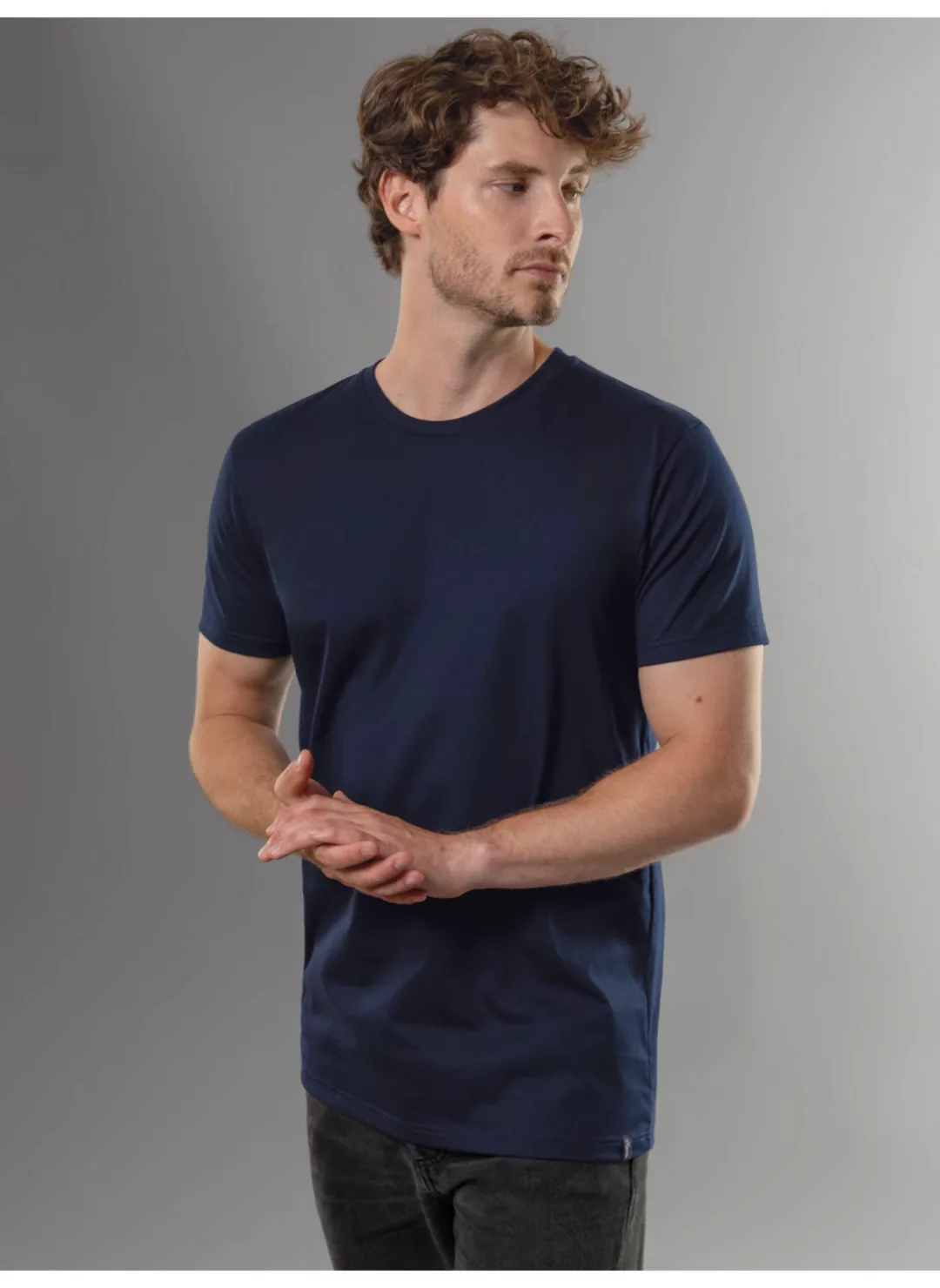 Trigema T-Shirt "TRIGEMA Slim Fit T-Shirt aus DELUXE Baumwolle" günstig online kaufen