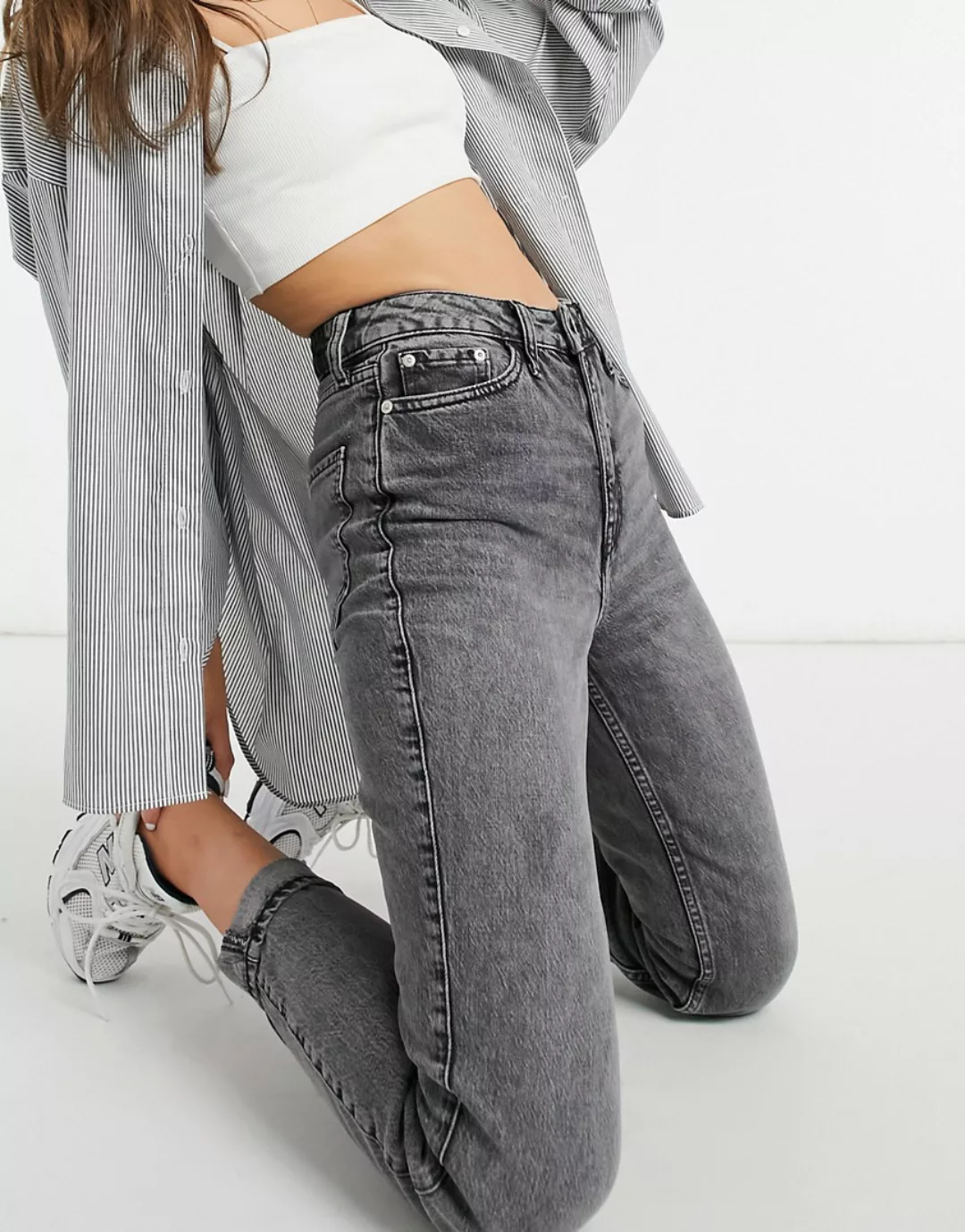 River Island – Carrie – Bequeme, figurformende Mom-Jeans in Grau günstig online kaufen