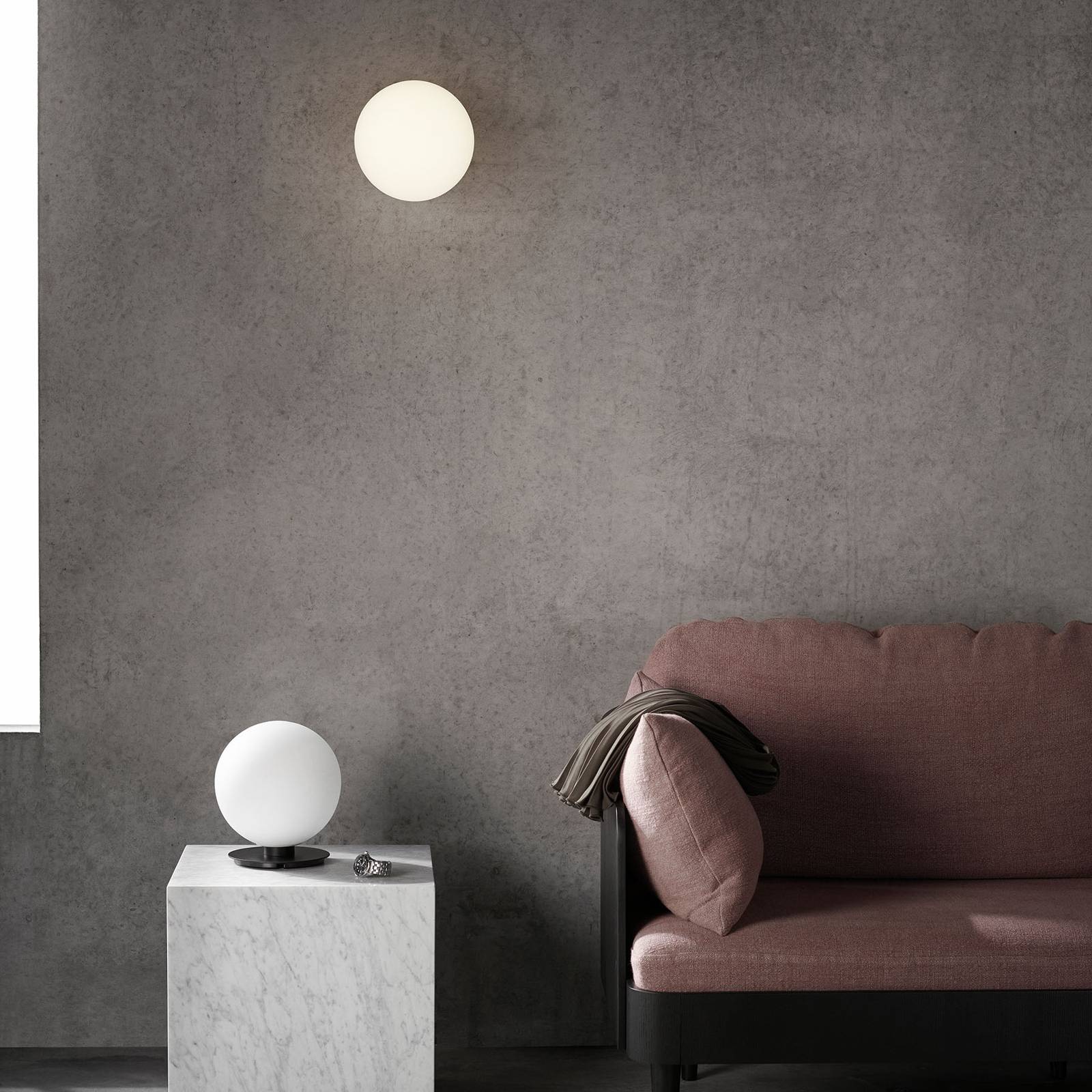 Audo LED-Deckenlampe TR Bulb, messingfarben/opal matt günstig online kaufen