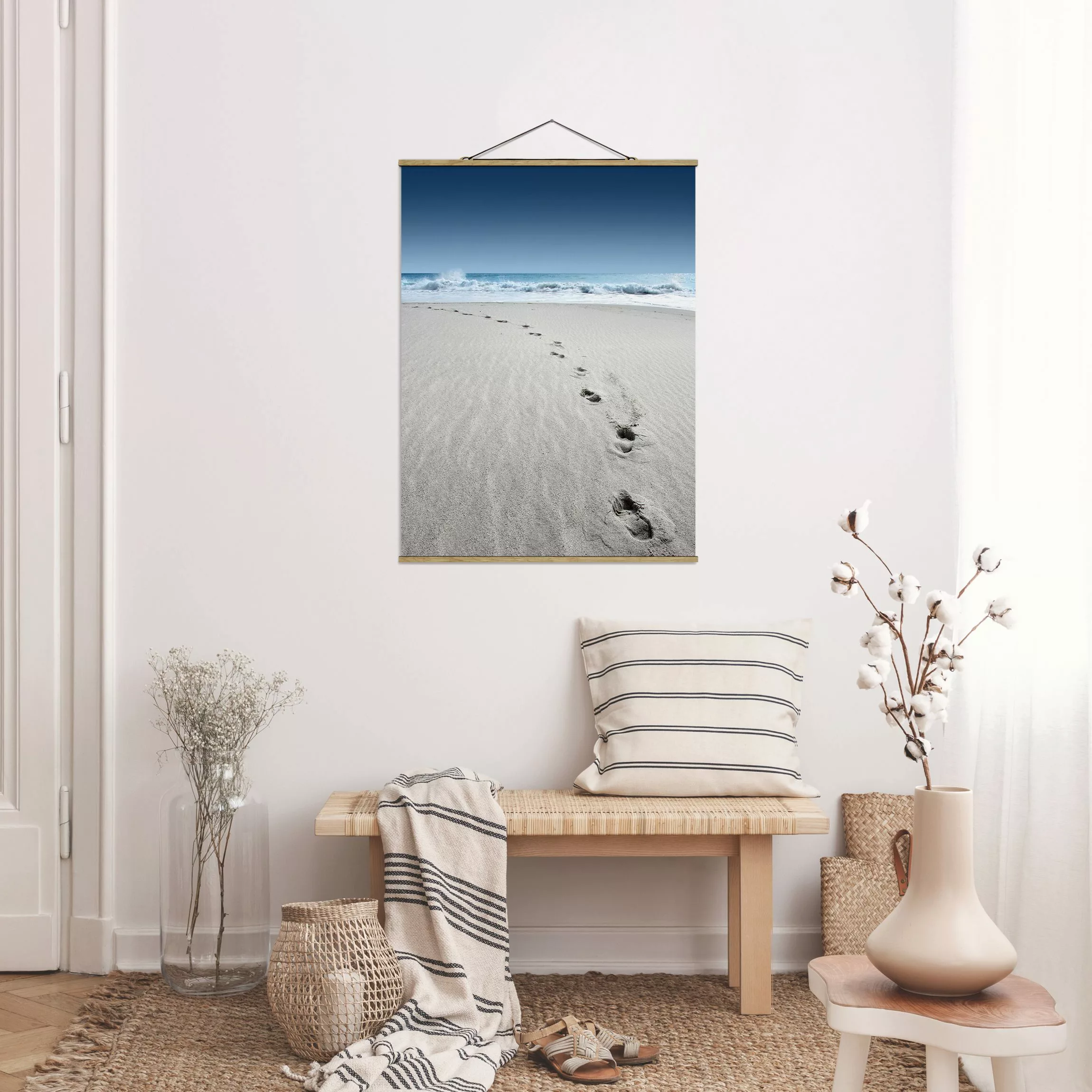 Stoffbild Strand mit Posterleisten - Hochformat Spuren im Sand günstig online kaufen