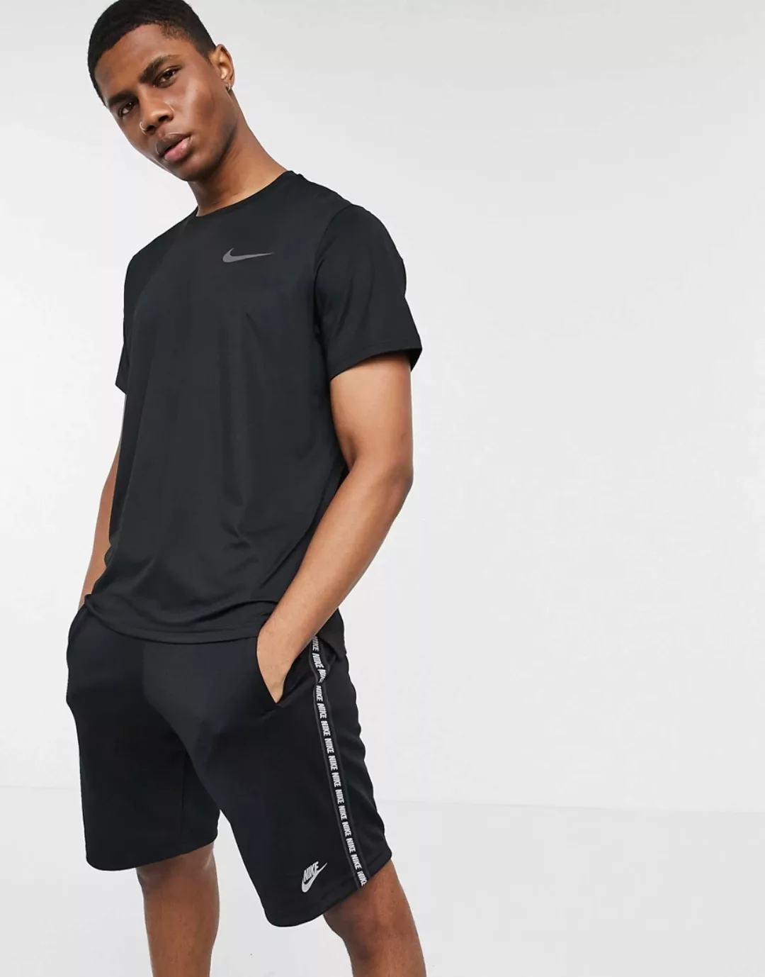 Nike Training – Hyper Dry – Schwarzes T-Shirt günstig online kaufen