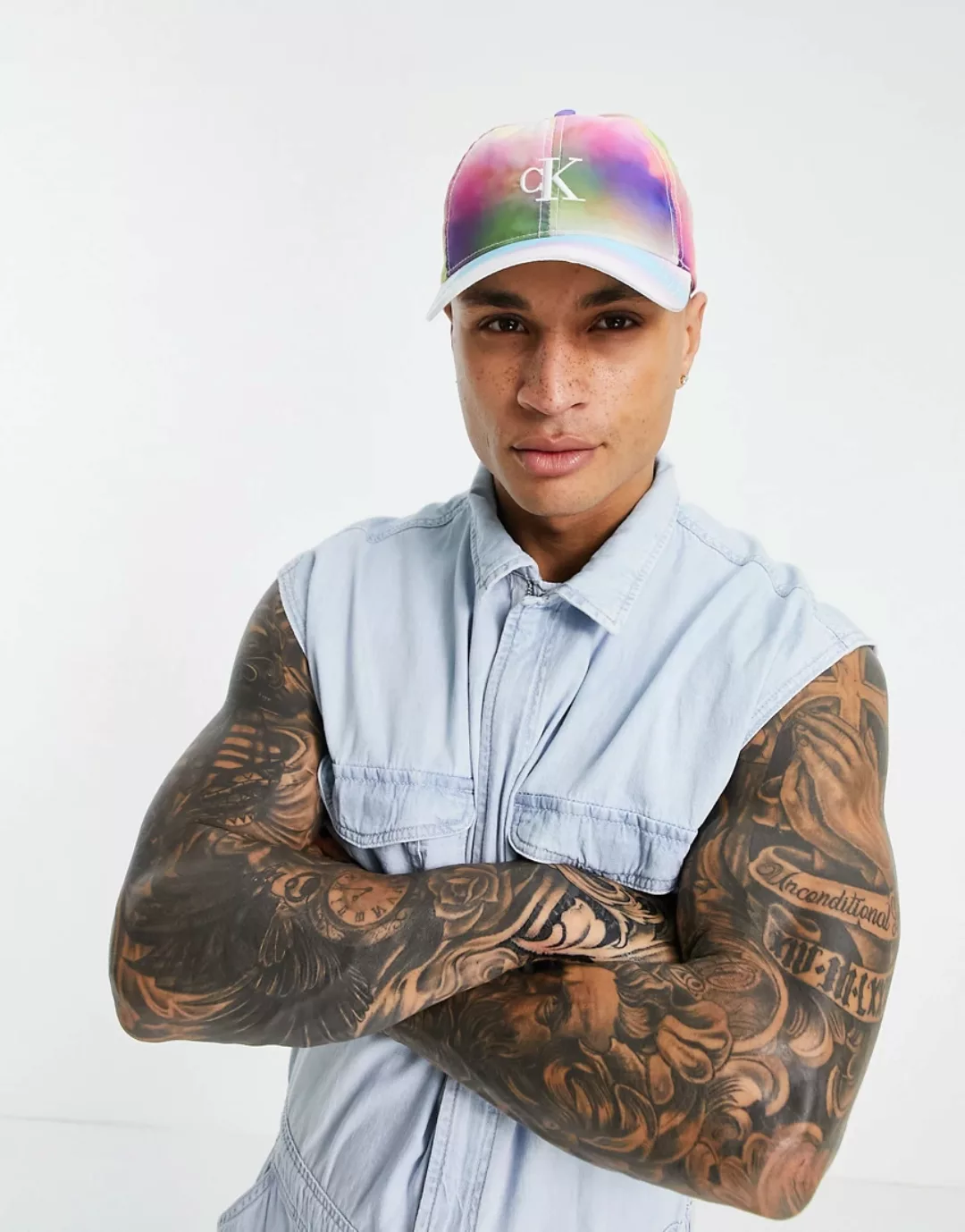 Calvin Klein Jeans – Pride-Kappe mit Logo und Wolkenmuster-Mehrfarbig günstig online kaufen