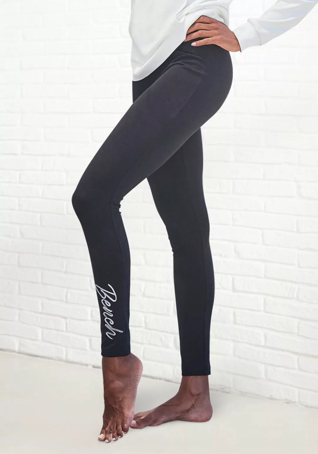 Bench. Loungewear Leggings, mit glänzender Logostickerei günstig online kaufen