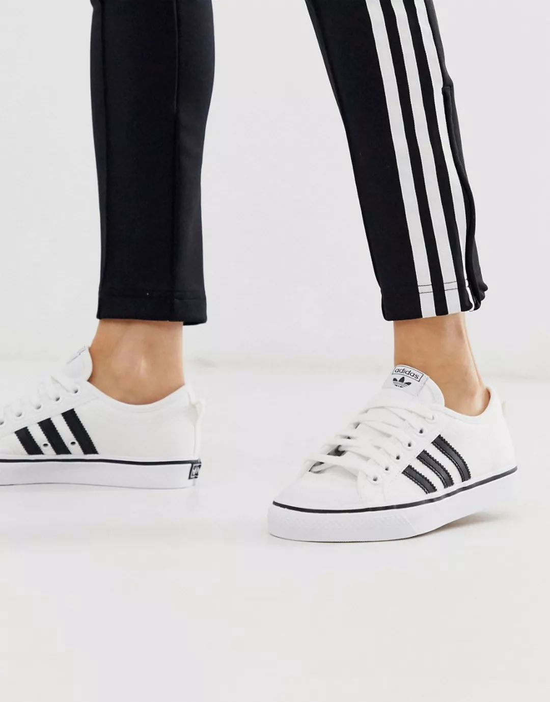 adidas Originals – Nizza – Sneaker in Weiß und Schwarz günstig online kaufen