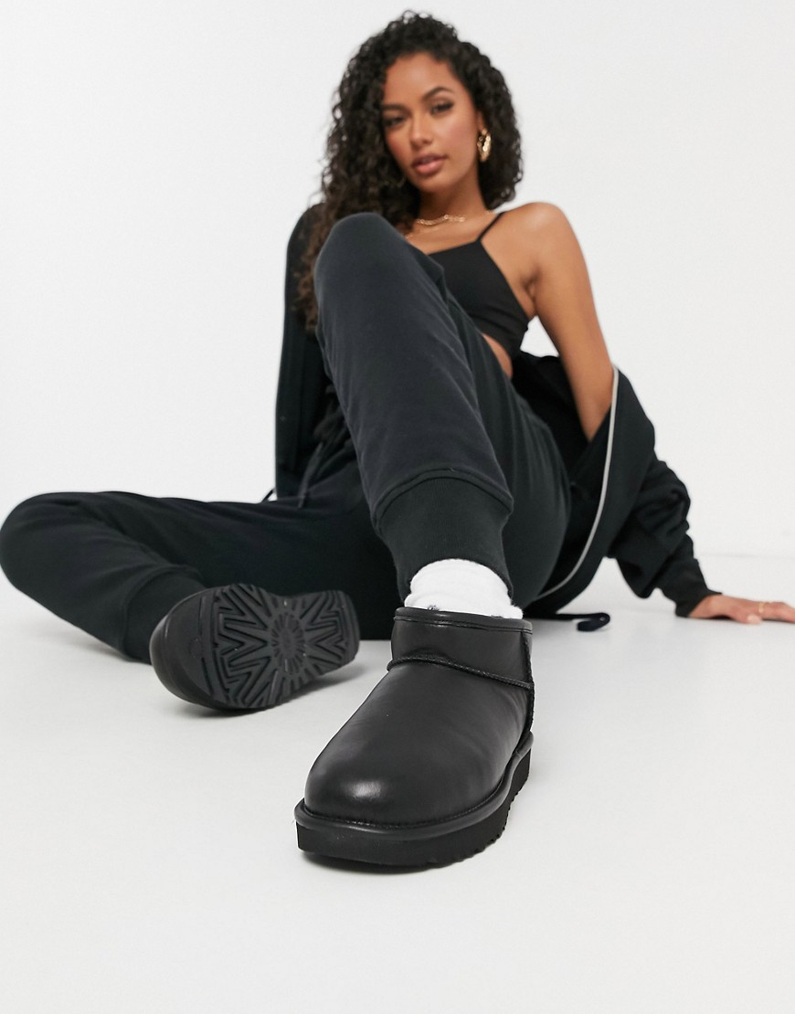 UGG – Classic Ultra Mini – Ankle-Boots aus schwarzem Leder-Braun günstig online kaufen