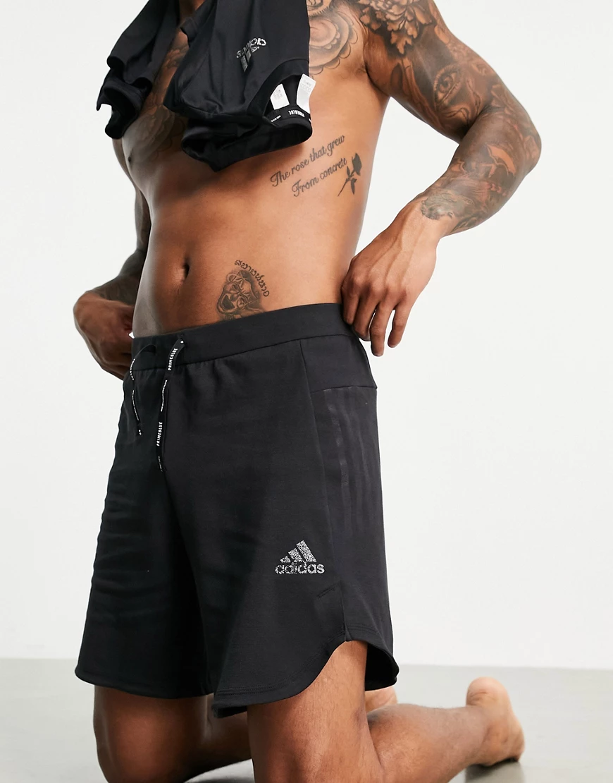adidas – Yoga – Shorts in Schwarz günstig online kaufen
