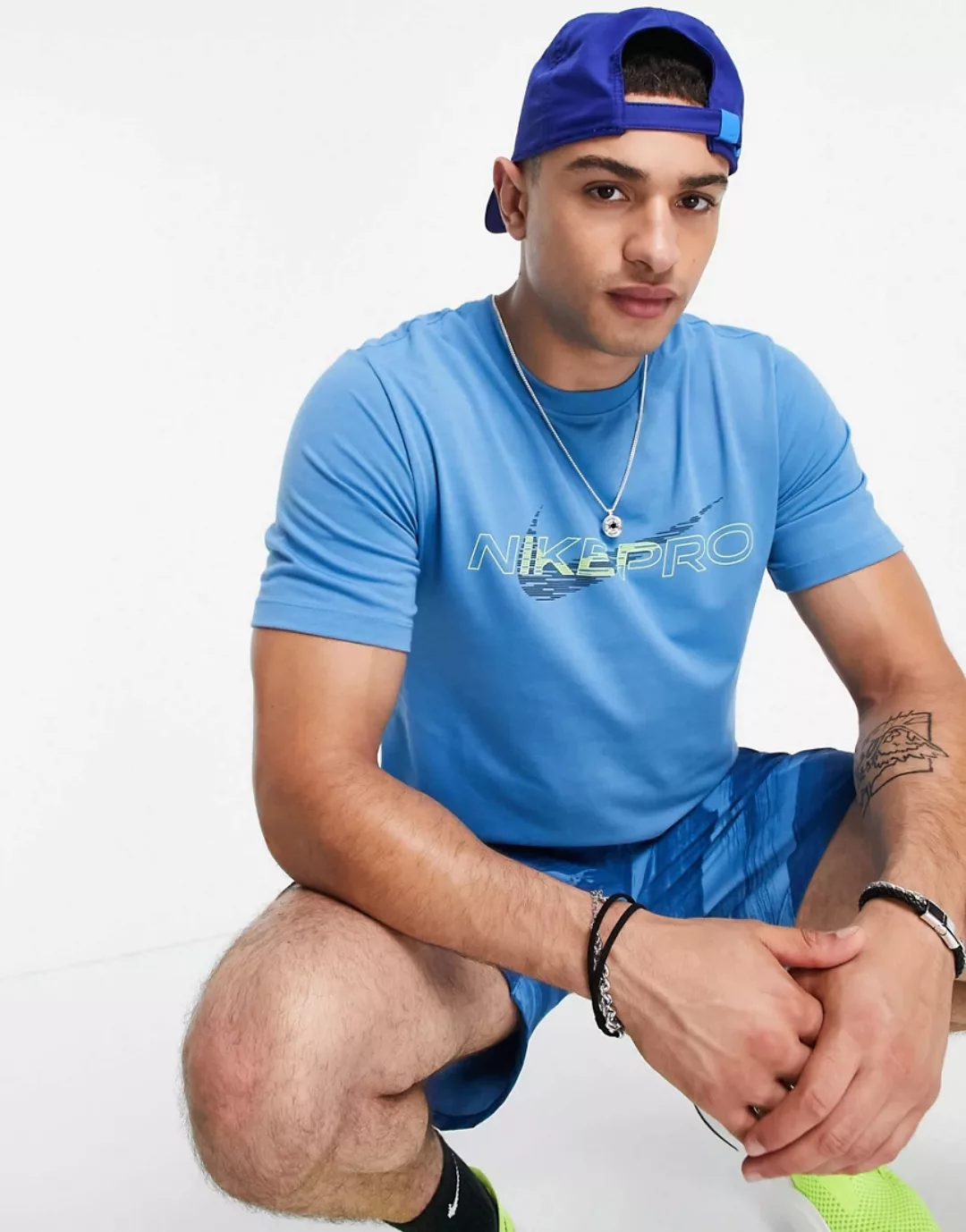 Nike Pro Training – T-Shirt in Blau günstig online kaufen