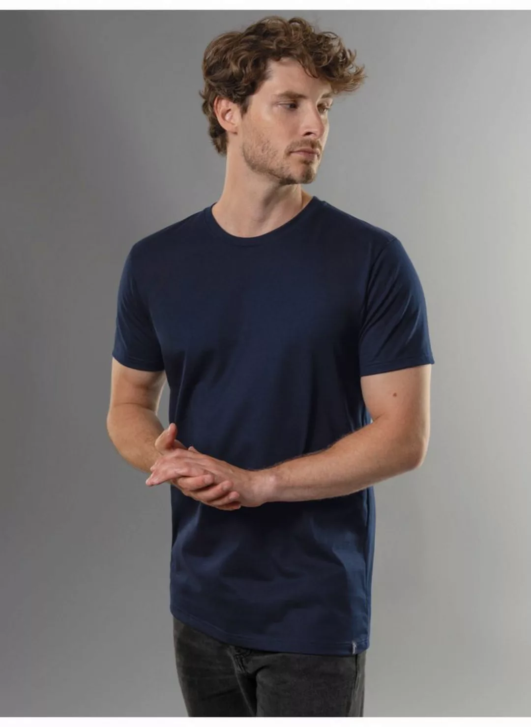 Trigema T-Shirt "TRIGEMA Slim Fit T-Shirt aus DELUXE Baumwolle" günstig online kaufen