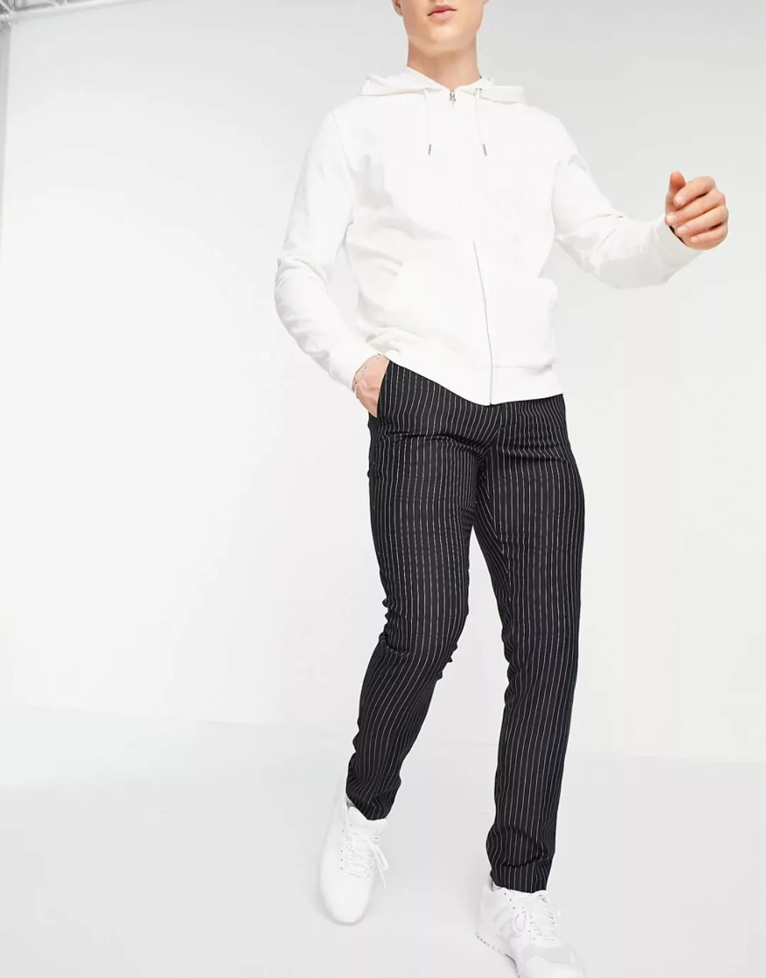 New Look – Schmal geschnittene, elegante Hose in Marineblau mit Nadelstreif günstig online kaufen