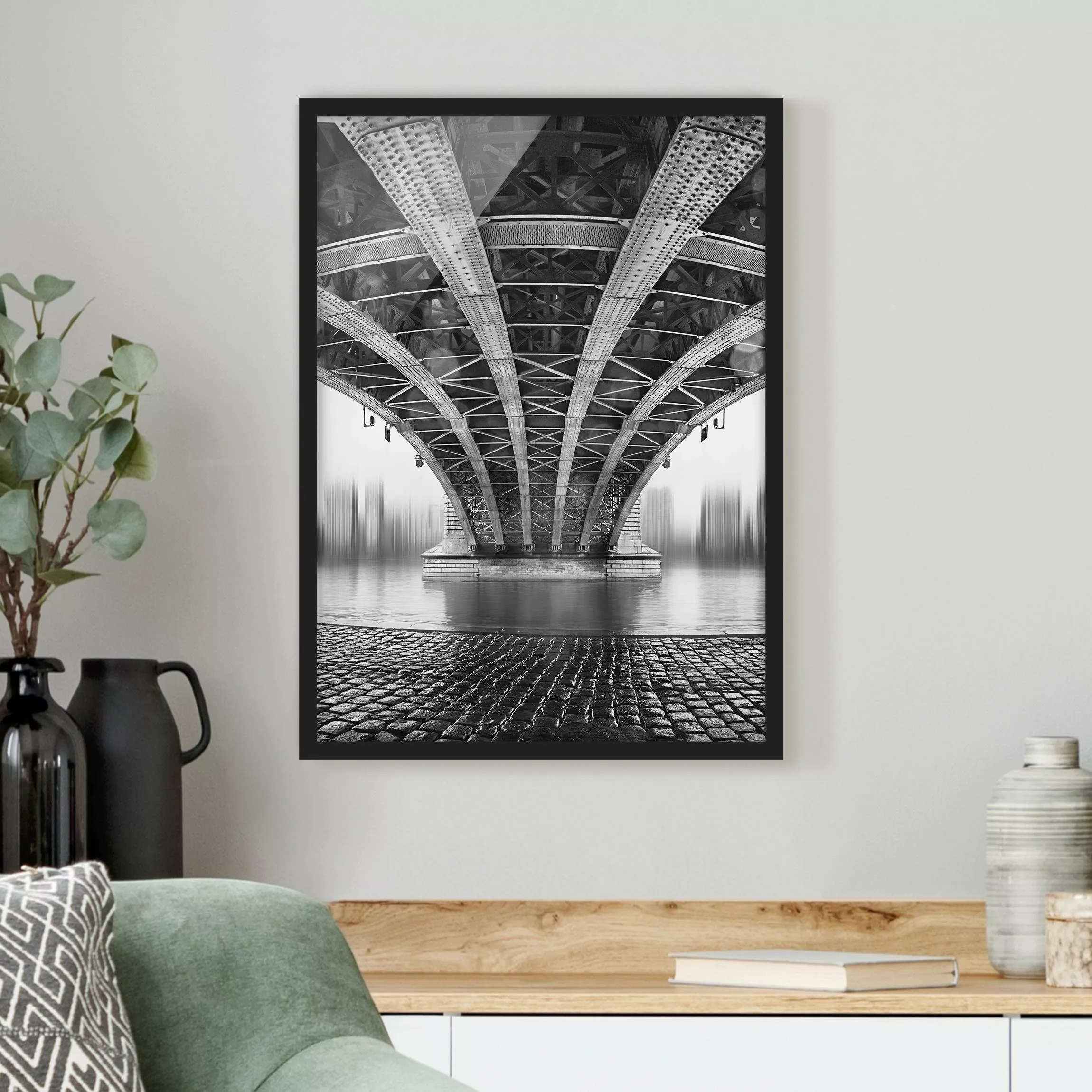 Bild mit Rahmen - Hochformat Under The Iron Bridge günstig online kaufen