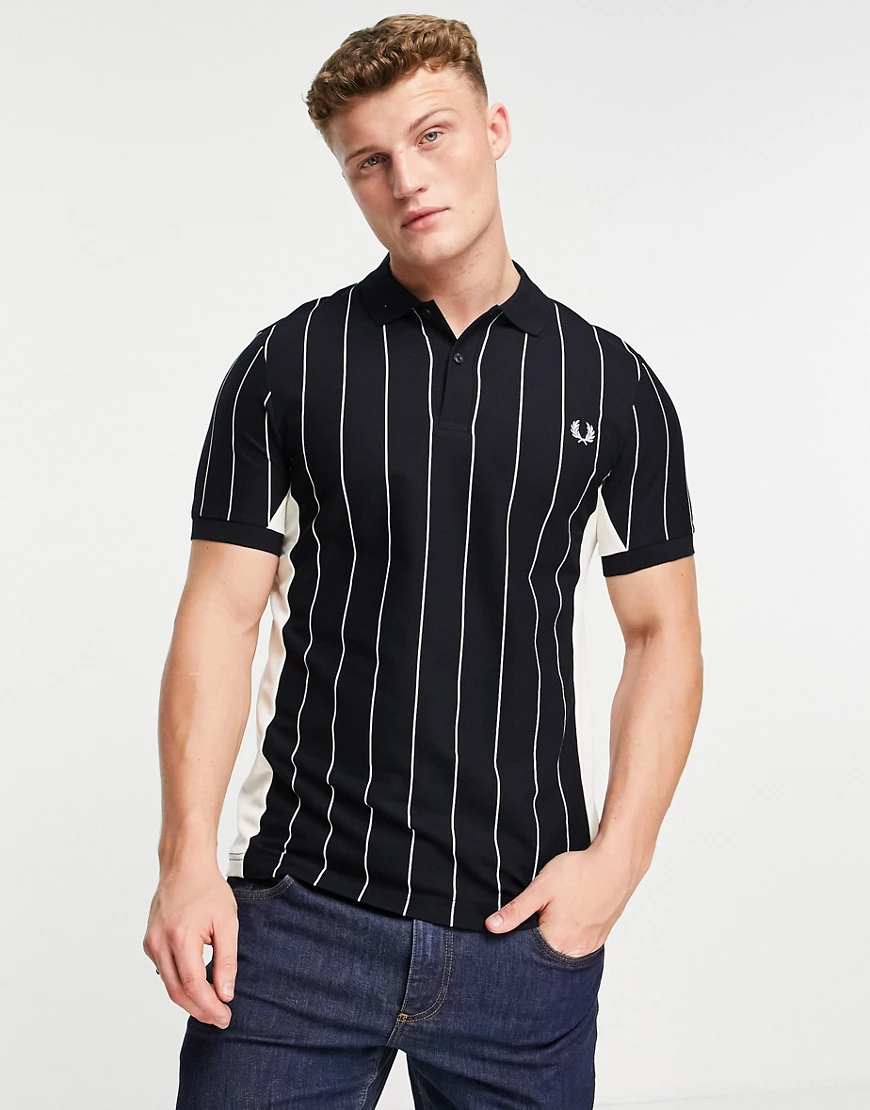 Fred Perry – Refined – Polohemd in Marineblau mit Nadelstreifen günstig online kaufen