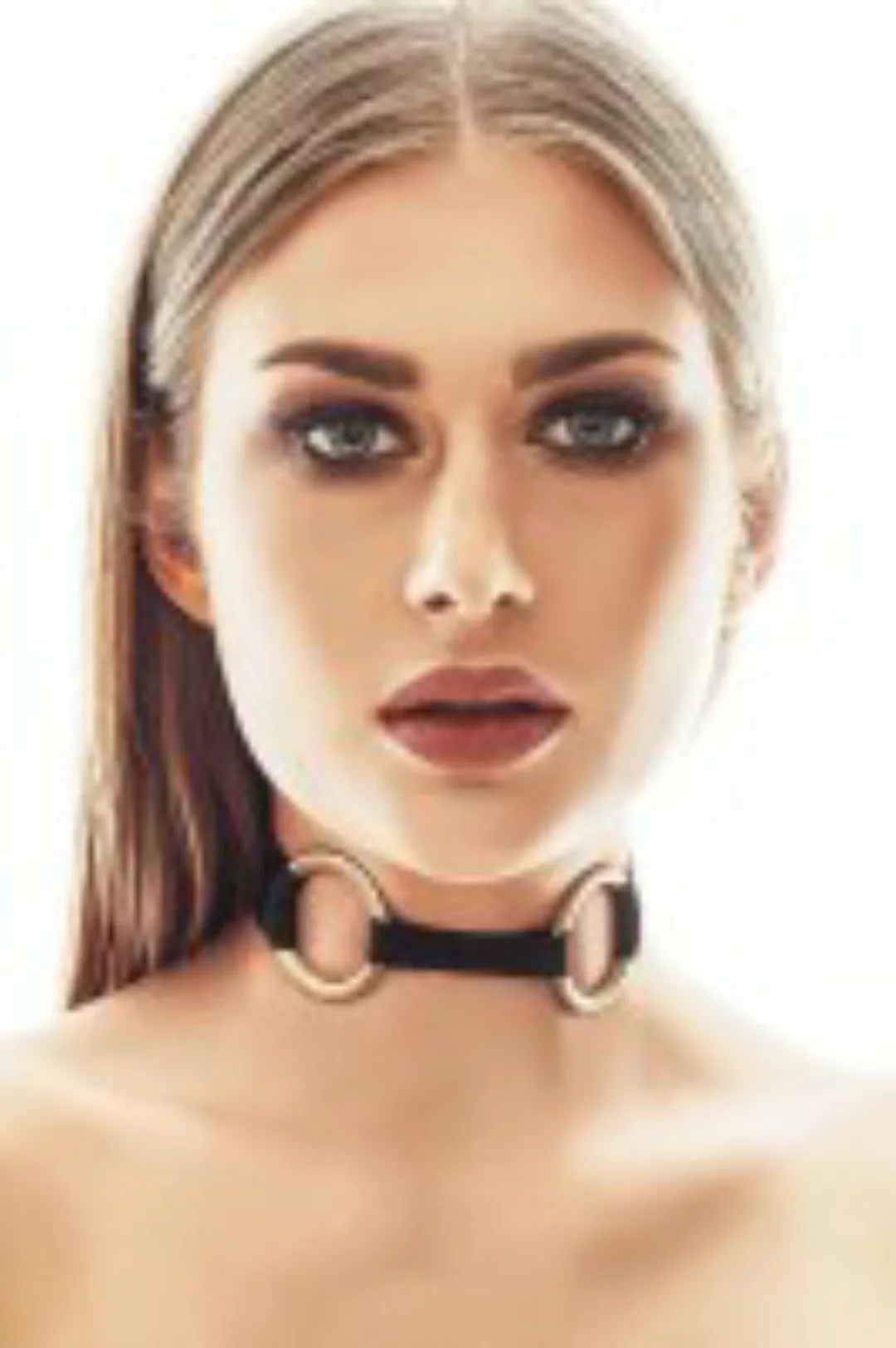 schwarzes Halsband mit zwei großen, goldenen Metallringen günstig online kaufen