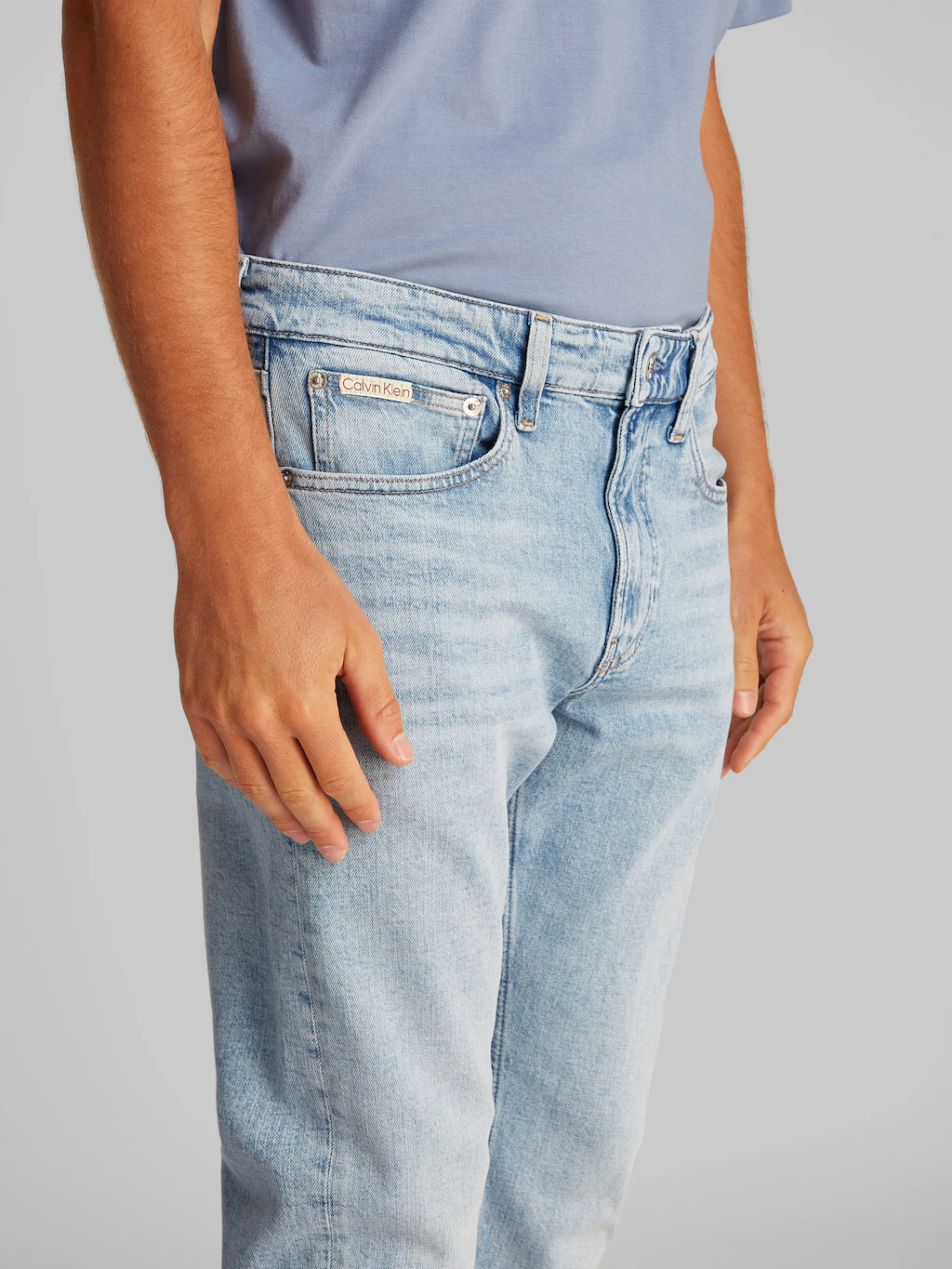 Calvin Klein Jeans Tapered-fit-Jeans "SLIM TAPER", in hellblauer Waschung günstig online kaufen