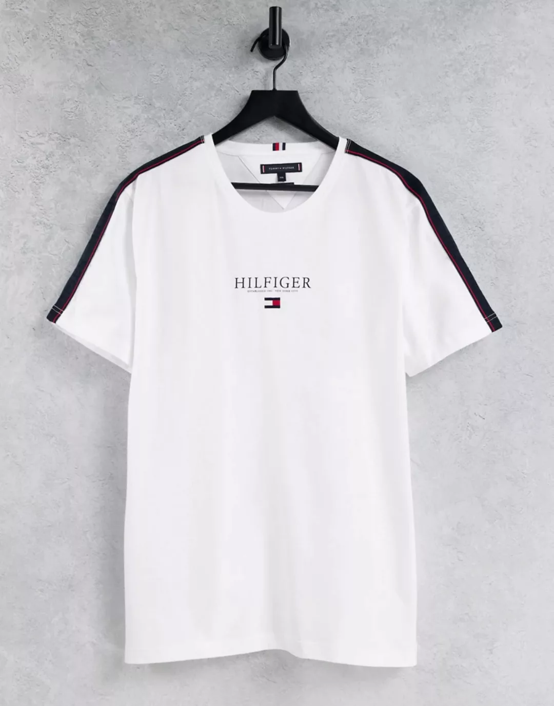 Tommy Hilfiger – T-Shirt in Weiß mit Zierstreifen an den Schultern günstig online kaufen