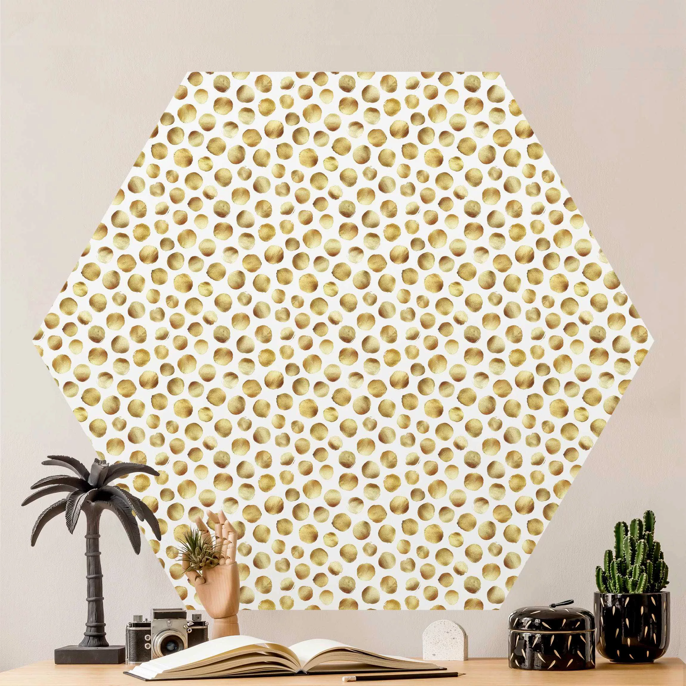 Hexagon Mustertapete selbstklebend Wilde goldene Polkadots günstig online kaufen