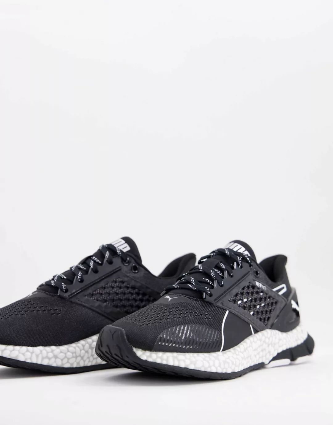 PUMA – Hybrid Astro – Sneaker in Schwarz und Weiß günstig online kaufen