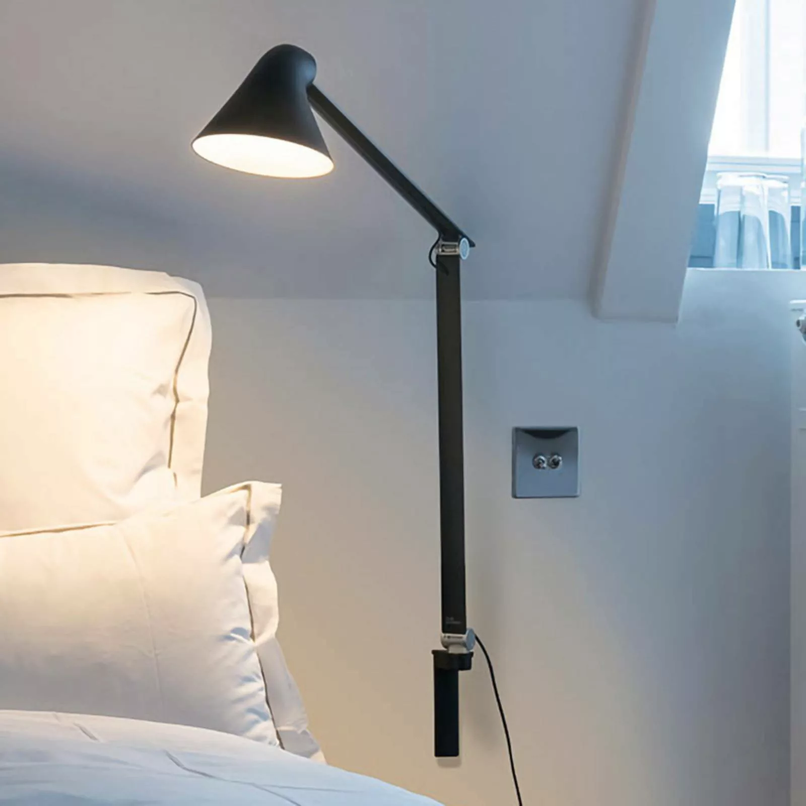 Louis Poulsen NJP LED-Wandlampe Arm lang, hellgrau günstig online kaufen