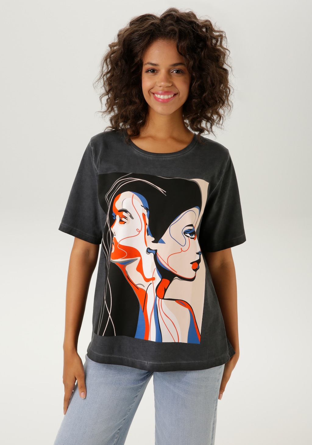 Aniston CASUAL T-Shirt, mit kunstvoll gestalteten Gesichtern bedruckt günstig online kaufen