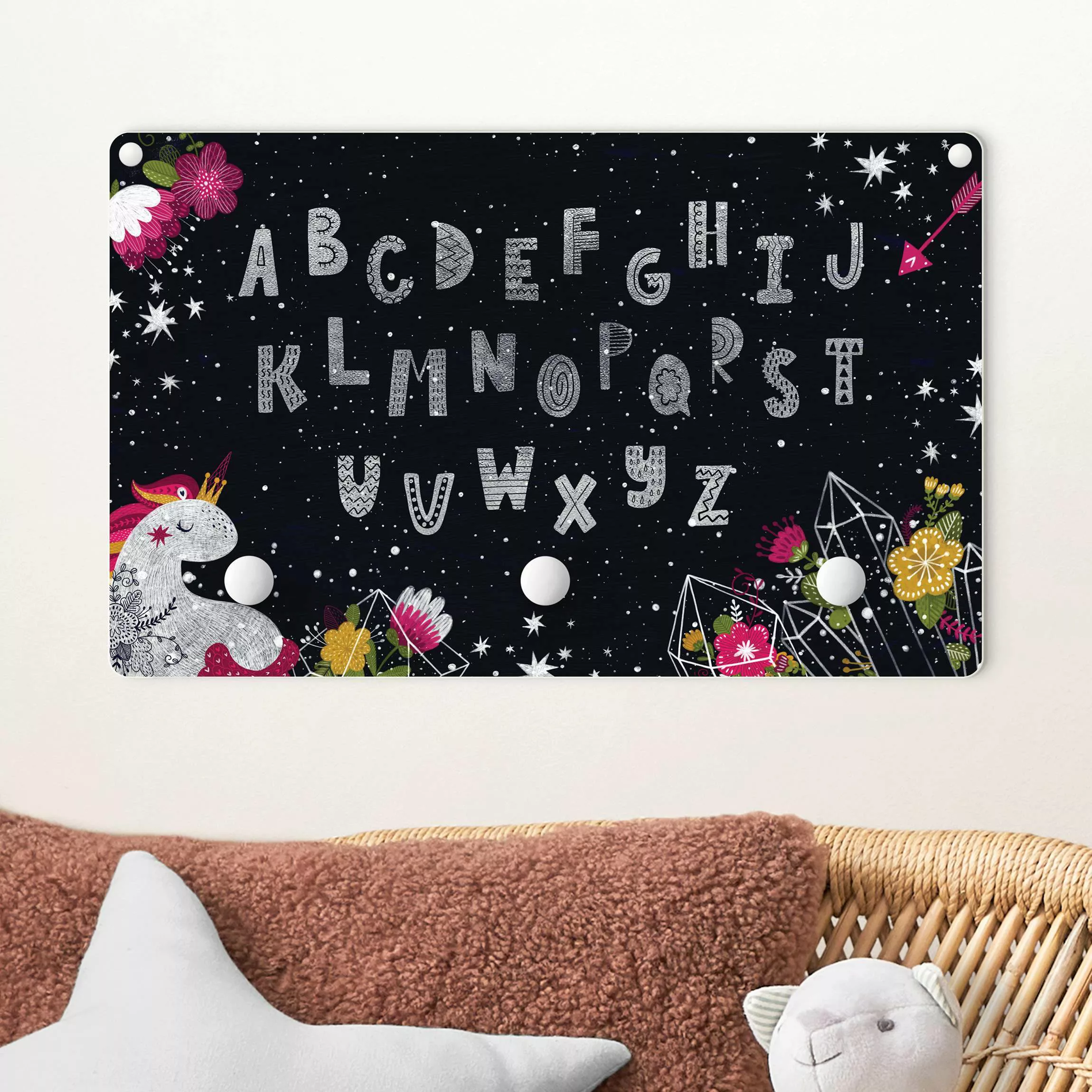 Kindergarderobe Holz Alphabet mit Einhorn und Kristallen günstig online kaufen