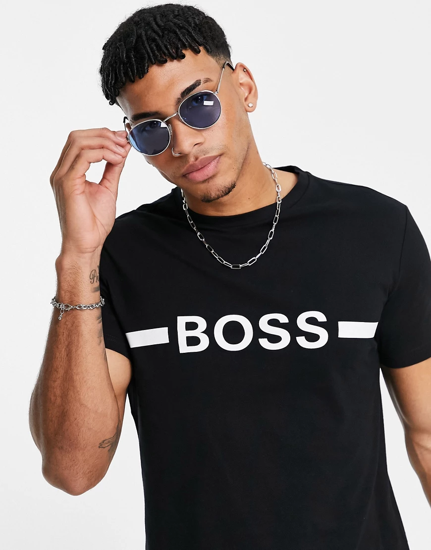 BOSS – Beachwear – Schmal geschnittenes T-Shirt in Schwarz mit großem Logo günstig online kaufen