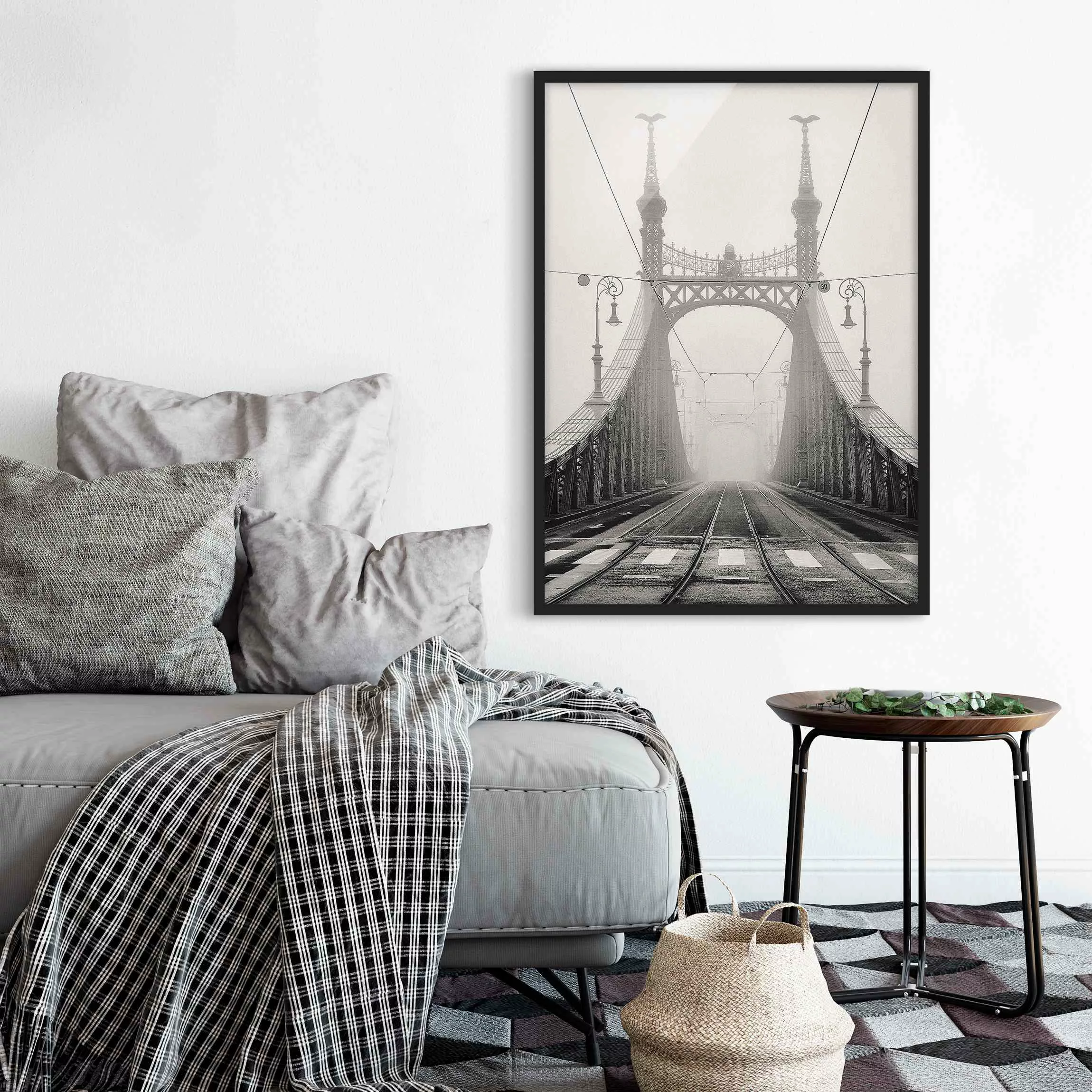 Bild mit Rahmen - Hochformat Brücke in Budapest günstig online kaufen