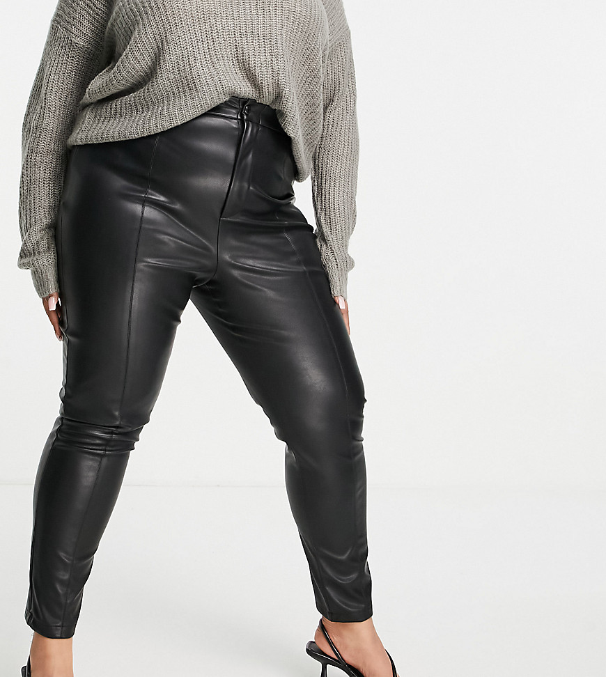 In The Style Plus x Lorna Luxe – Konturierte Leggings im Leder-Look in Schw günstig online kaufen