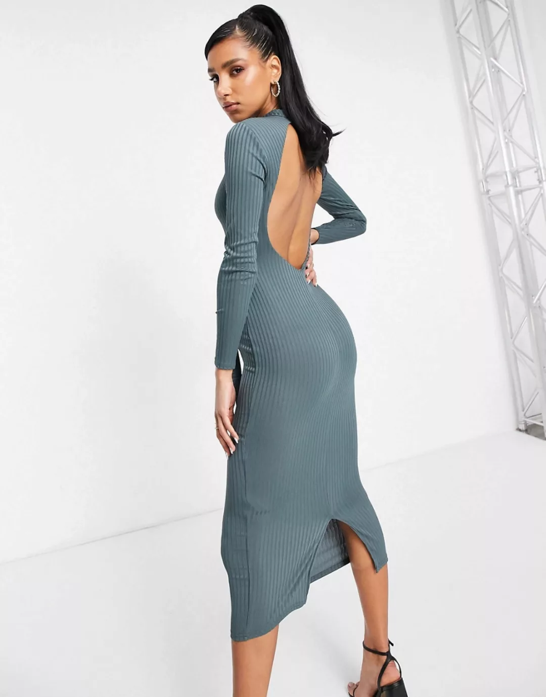 Club L London - Midaxi-Kleid mit Rückenausschnitt in Schiefergrau-Violett günstig online kaufen