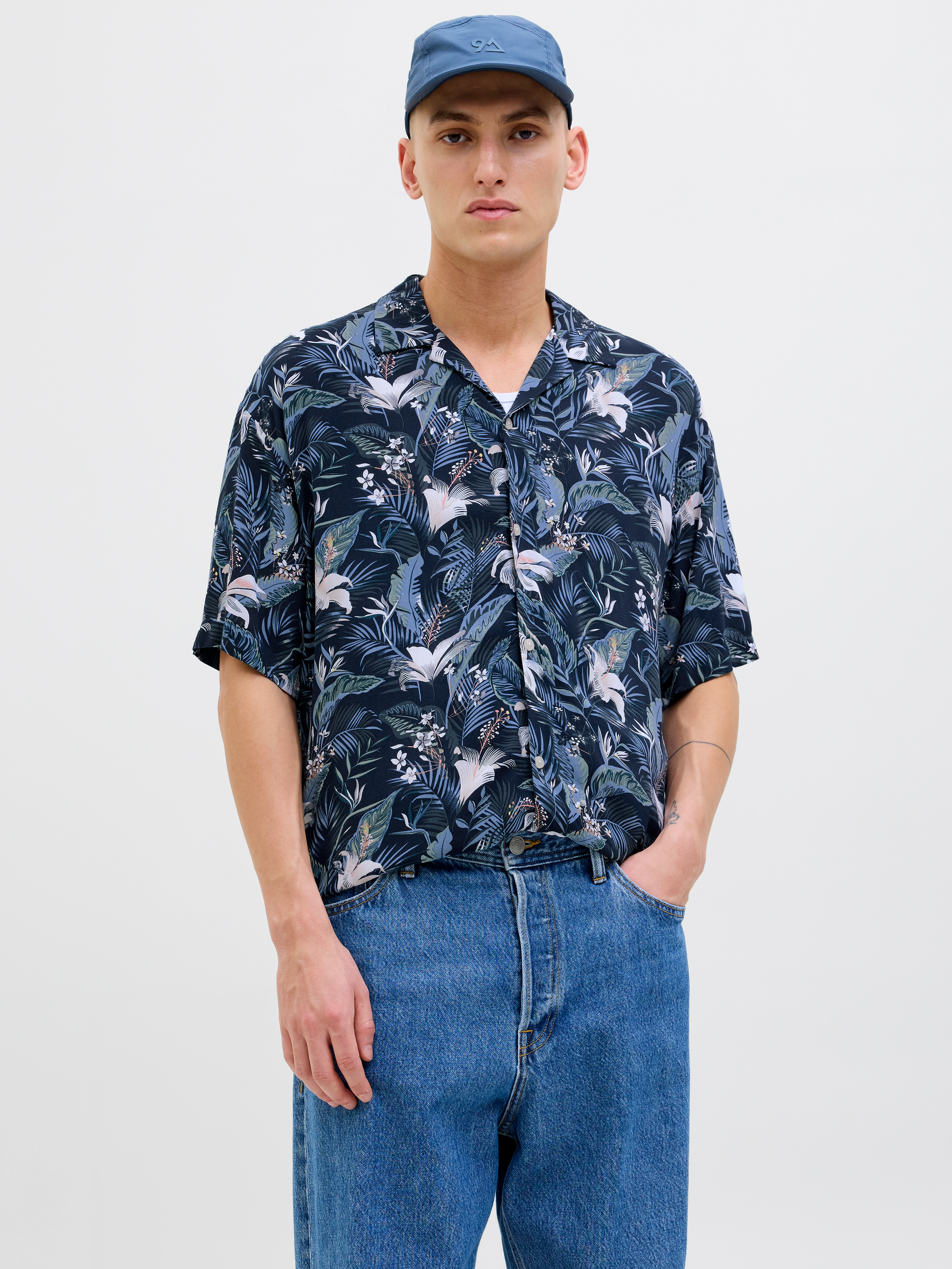 Jack & Jones Kurzarmhemd "JJEJEFF TROPICAL AOP RESORT SHIRT SS SN", mit All günstig online kaufen