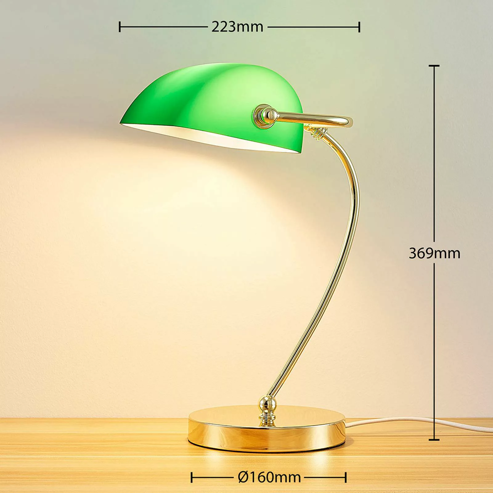 Messingfarbene Tischlampe Selea, Glasschirm grün günstig online kaufen