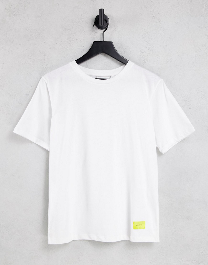 Gestuz – Liv – Kastiges T-Shirt in Weiß günstig online kaufen