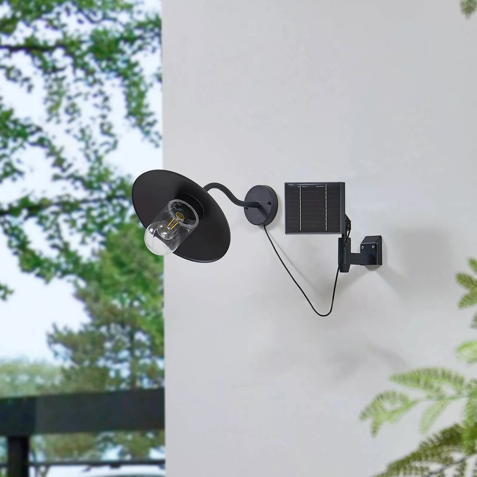 Lindby LED-Solarwandleuchte Virane, schwarz, Aluminium günstig online kaufen