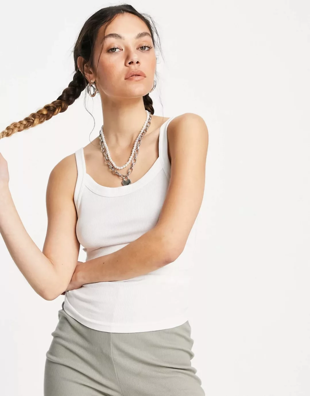 Weekday – Kristy – Geripptes Trägertop mit Bio-Baumwolle in Weiß günstig online kaufen
