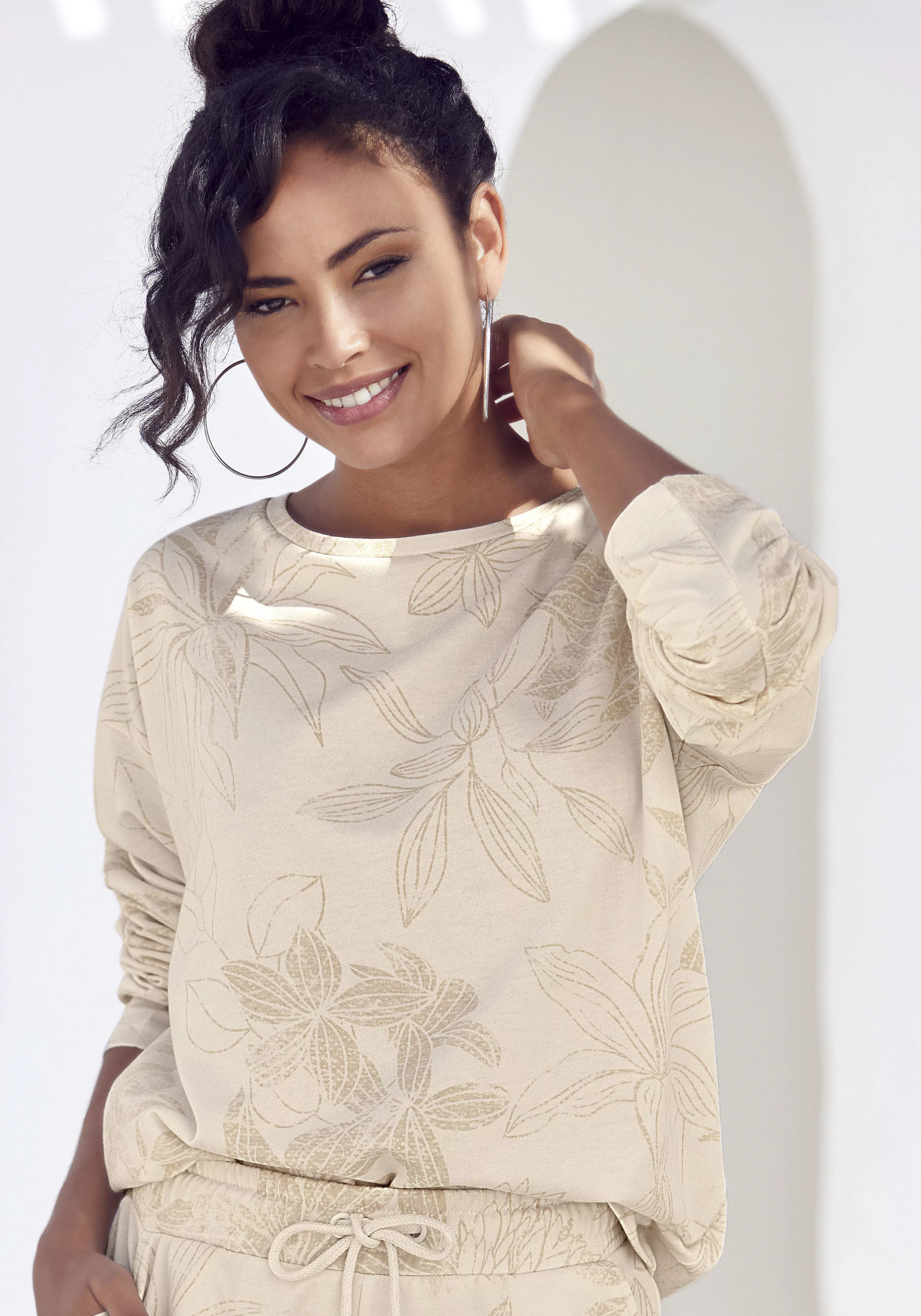 LASCANA Sweatshirt mit floralem Alloverdruck, Loungewear, Loungeanzug günstig online kaufen