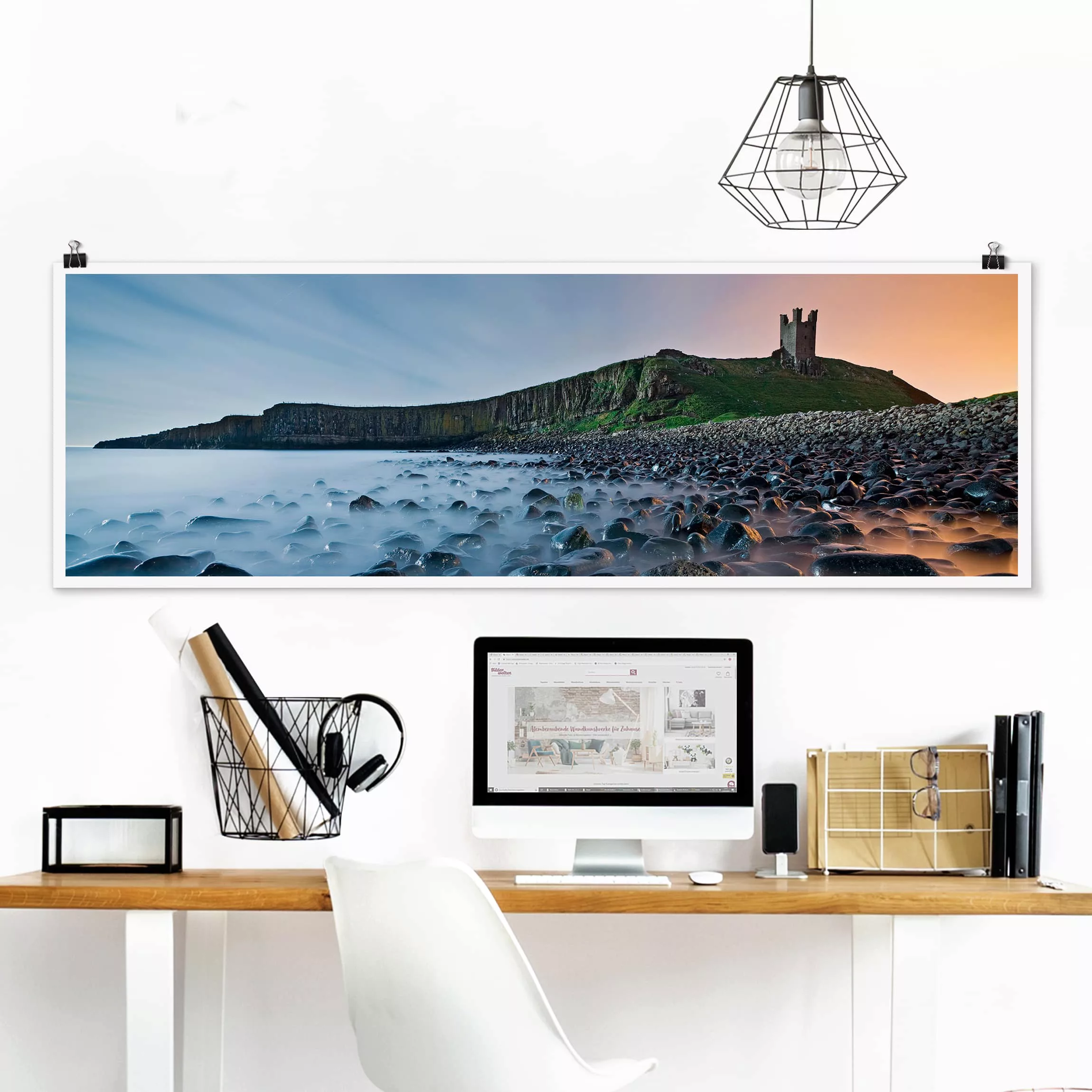 Panorama Poster Strand Sonnenaufgang mit Nebel bei Dunstanburgh Castle günstig online kaufen