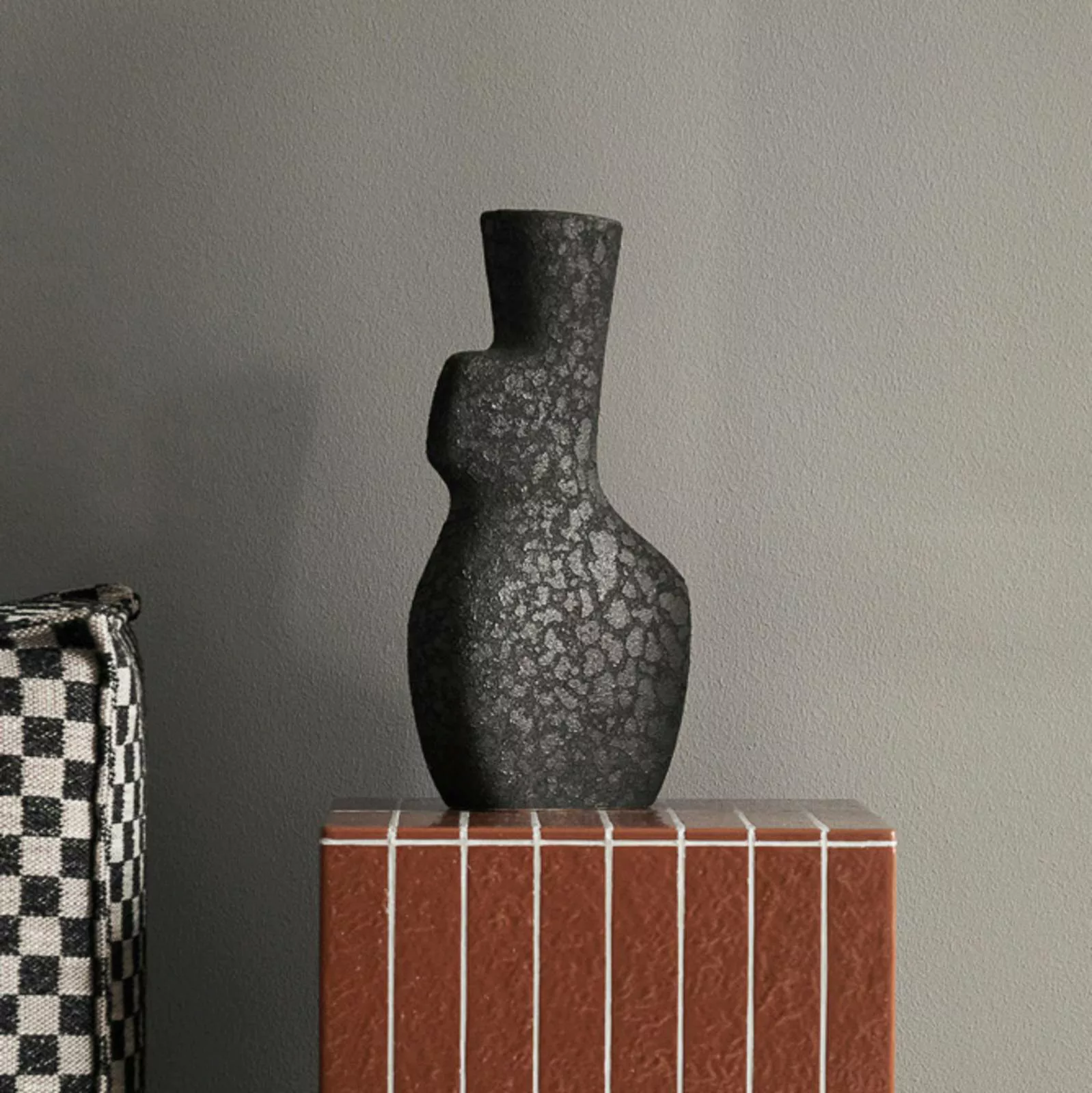 ferm LIVING Vase Yara Large, dunkelgrau, Höhe 35 cm, Keramik günstig online kaufen