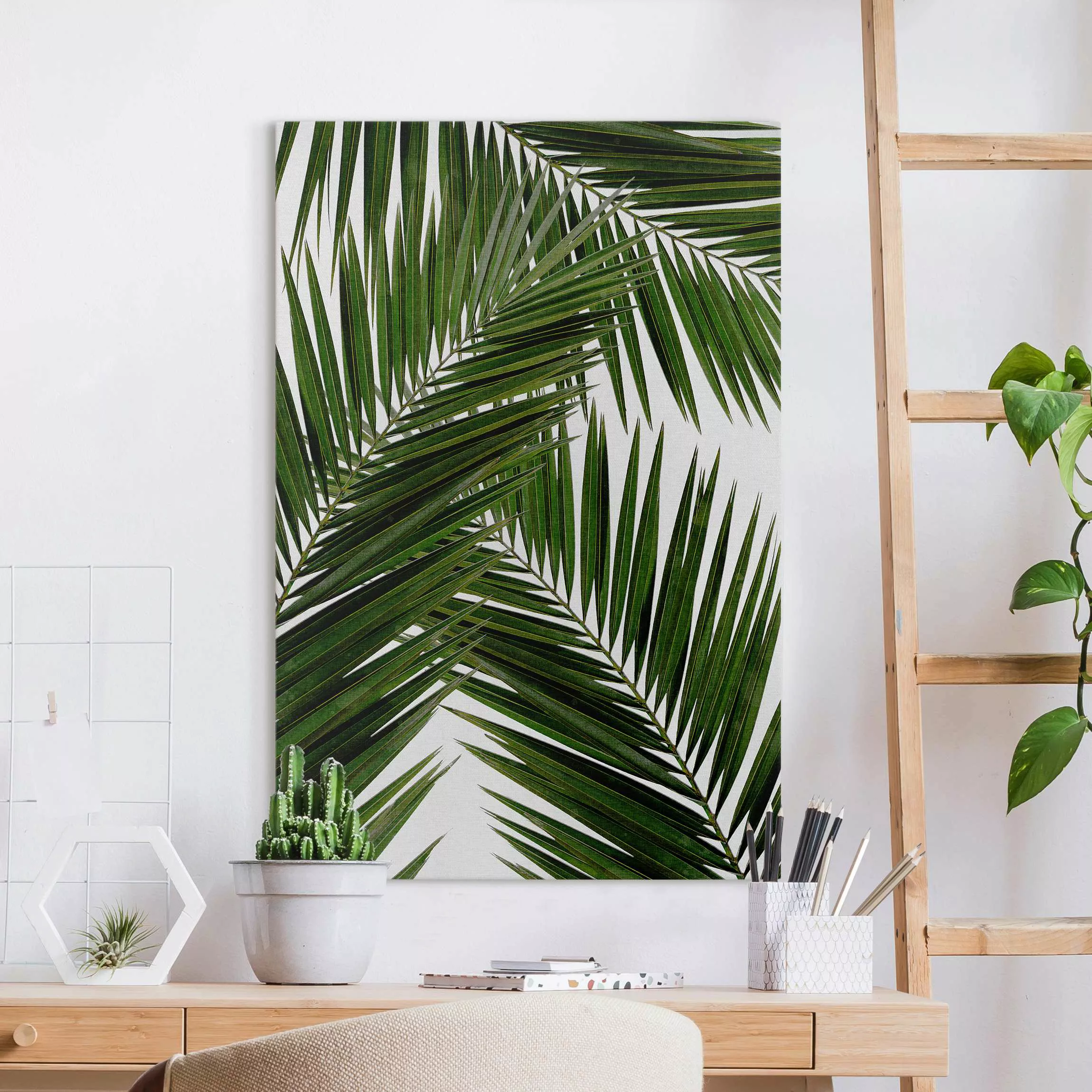 Leinwandbild Blick durch grüne Palmenblätter günstig online kaufen