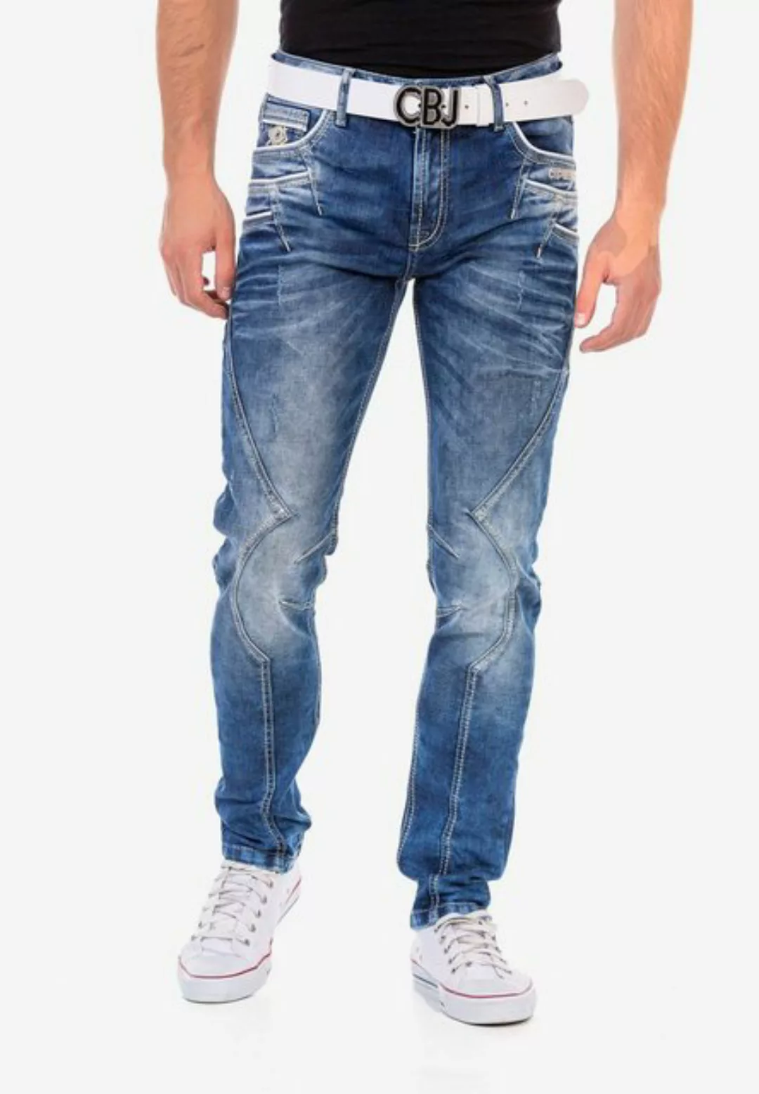 Cipo & Baxx Straight-Jeans mit trendigen Ziernähten günstig online kaufen