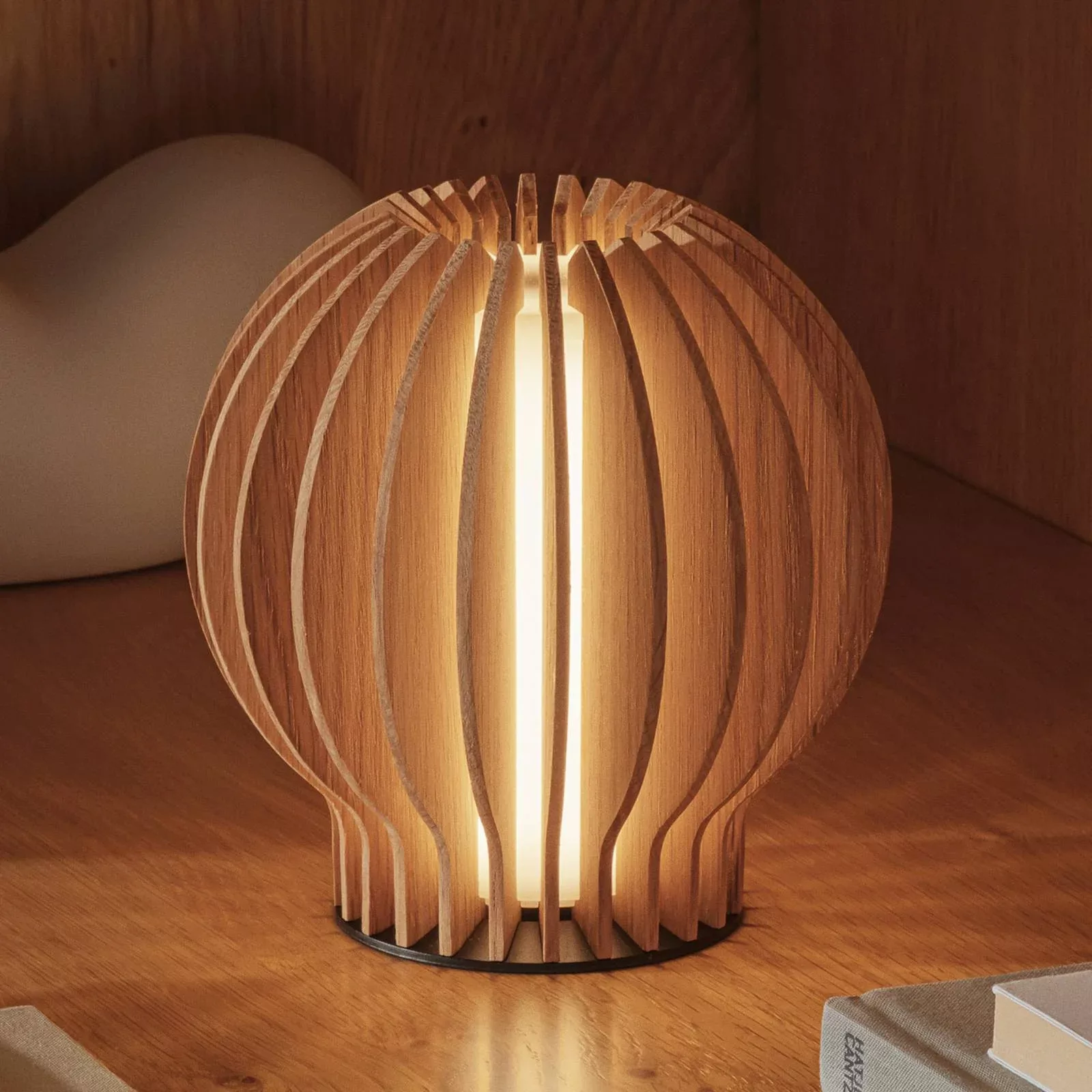 EVA Solo LED-Akku-Tischlampe Radiant, Holz hell, Ø 14cm, USB günstig online kaufen