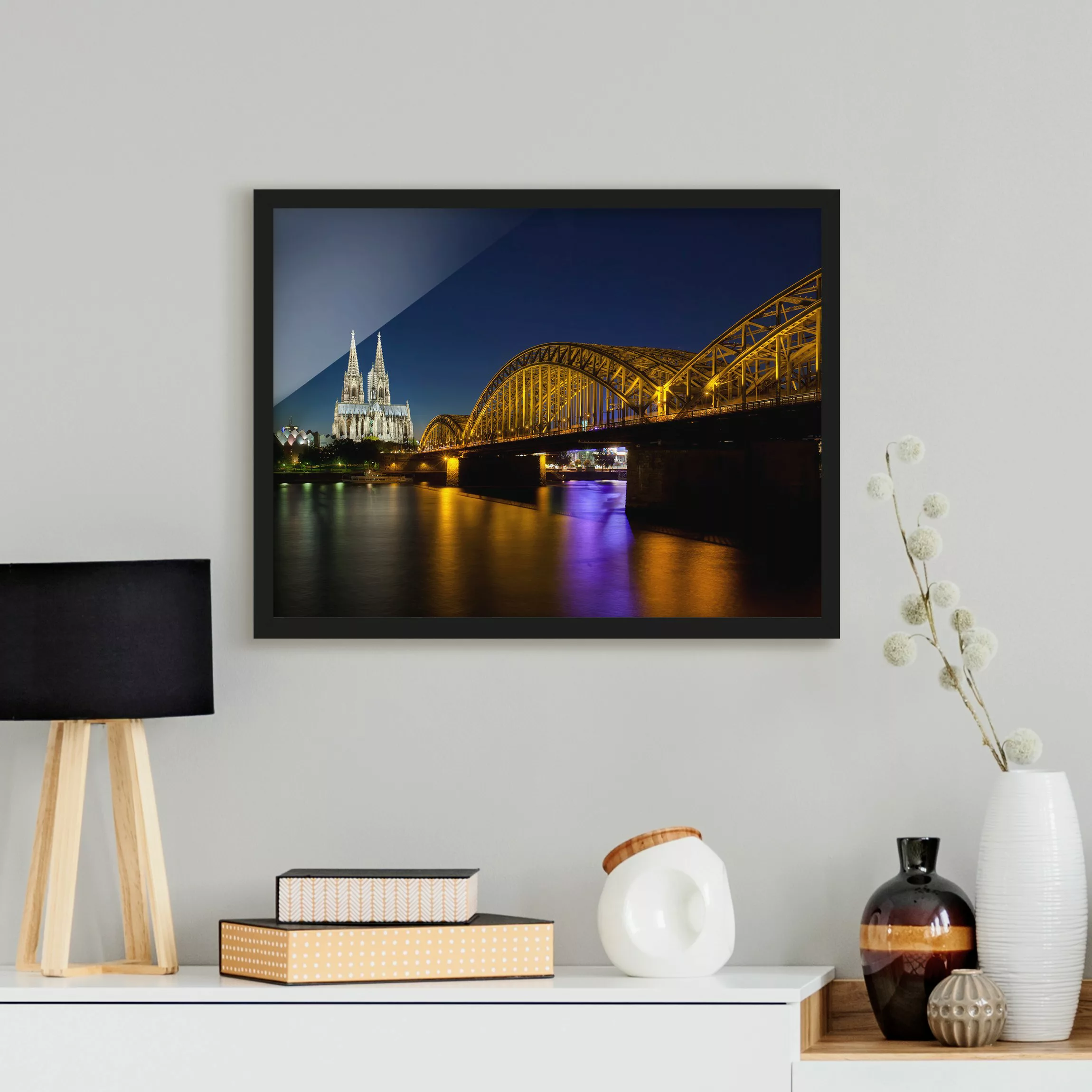 Bild mit Rahmen Architektur & Skyline - Querformat Köln bei Nacht günstig online kaufen