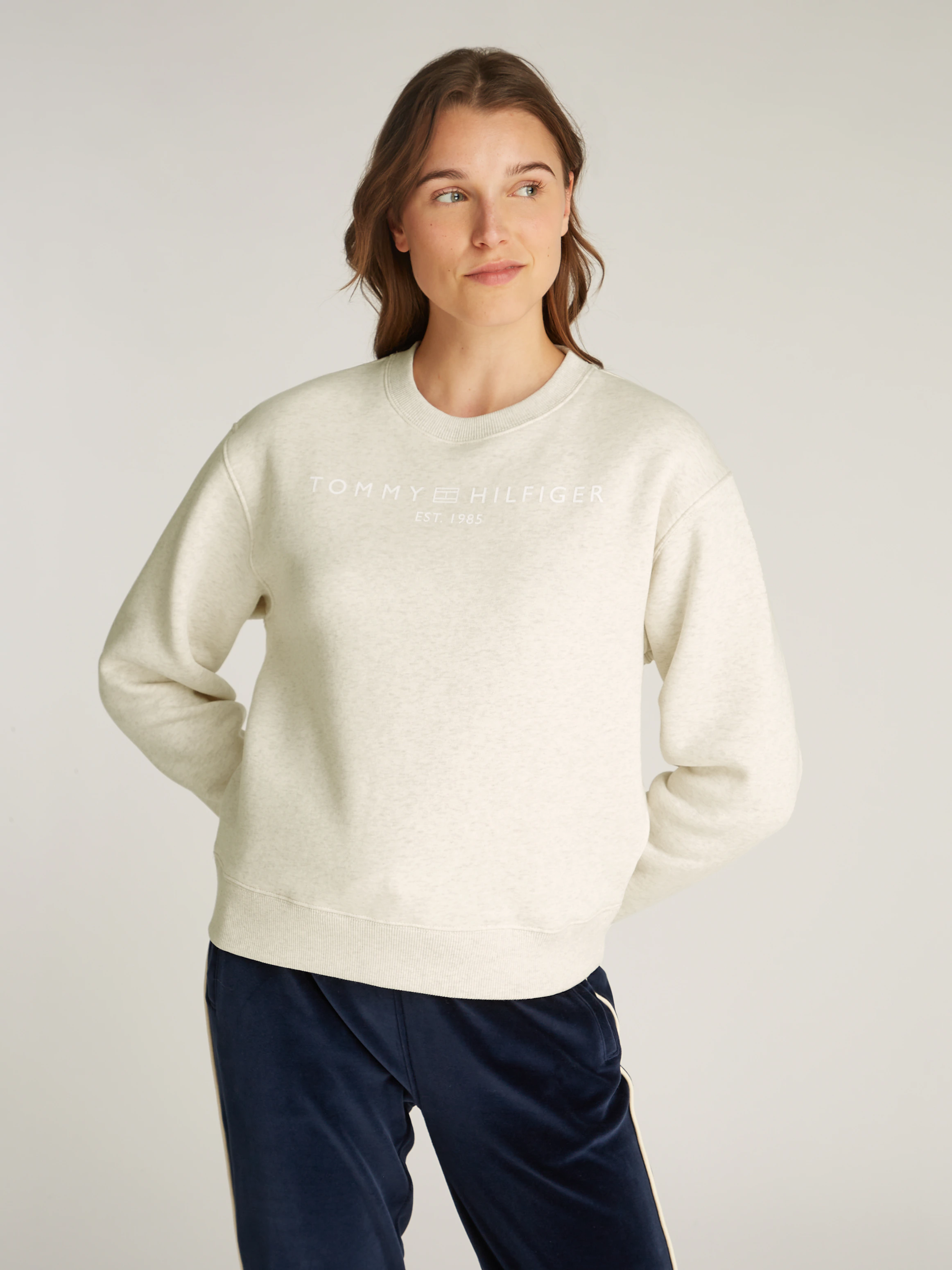 Tommy Hilfiger Sweatshirt "MDRN REG CORP LOGO C-NK SWTSHRT", mit Logoschrif günstig online kaufen