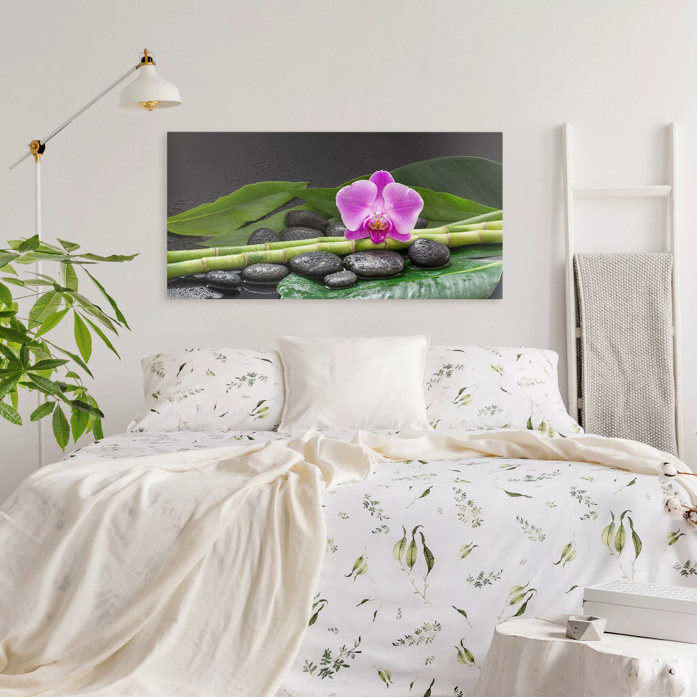 Leinwandbild Grüner Bambus mit Orchideenblüte günstig online kaufen