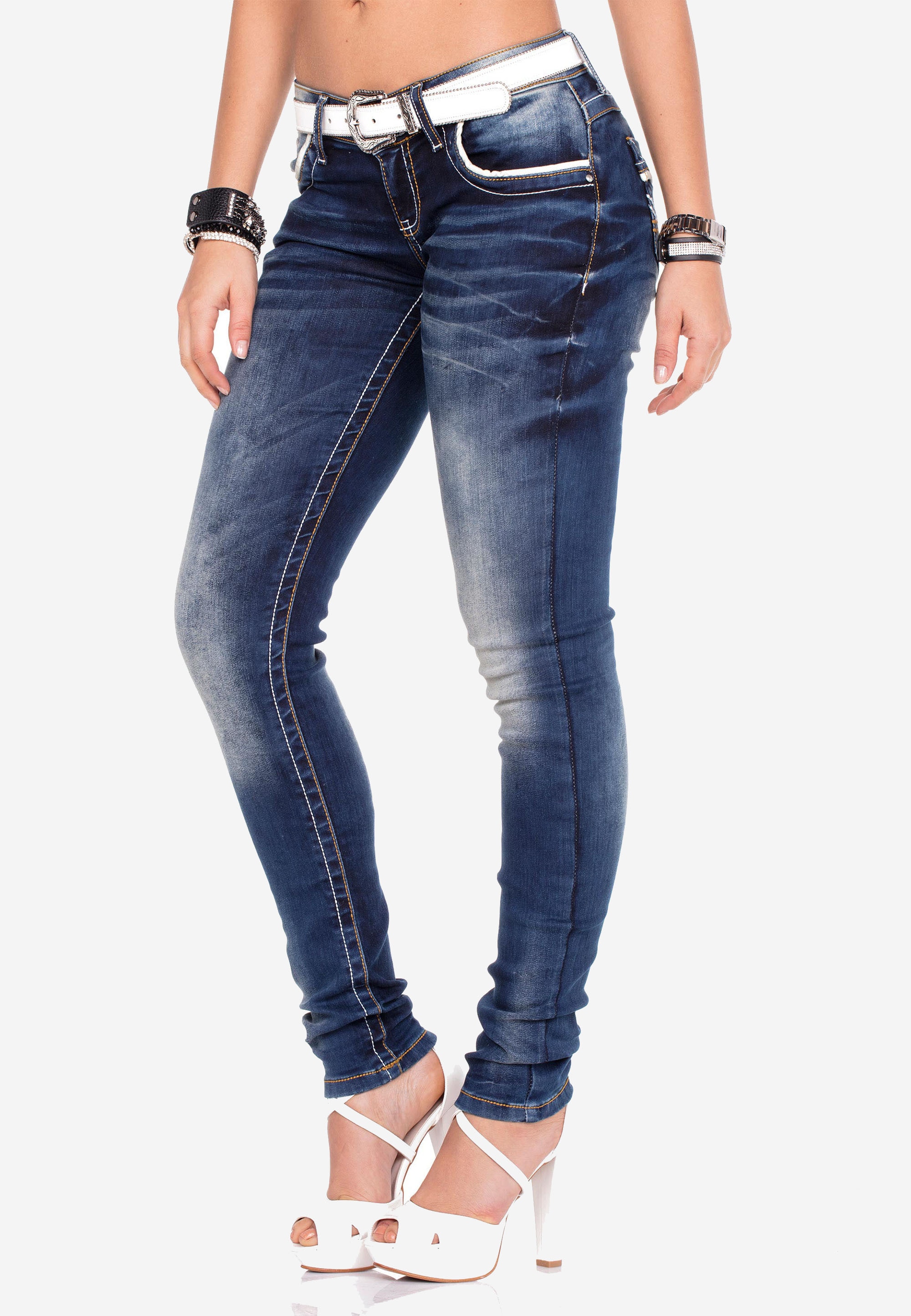 Cipo & Baxx Slim-fit-Jeans, mit bestickten Taschen in Slim Fit günstig online kaufen
