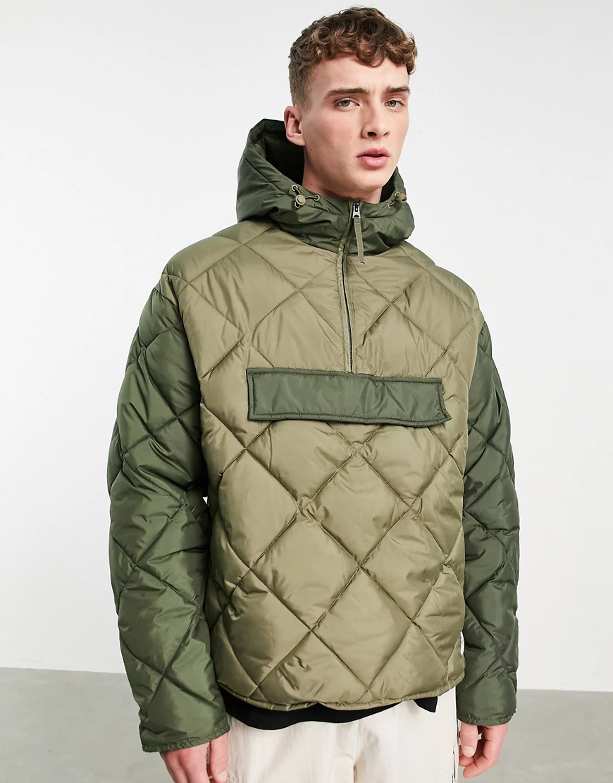 Topman – Steppjacke aus recyceltem Material in Olivgrün und Khaki mit Kapuz günstig online kaufen