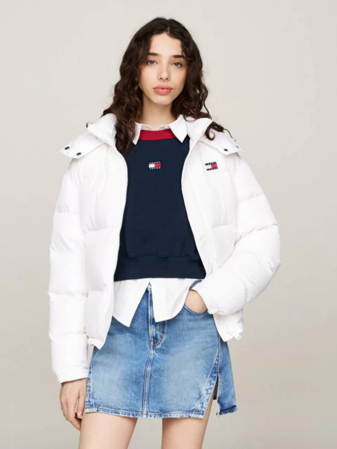 Tommy Jeans Steppjacke "TJW ALASKA PUFFER EXT", mit Kapuze, mit Logosticker günstig online kaufen