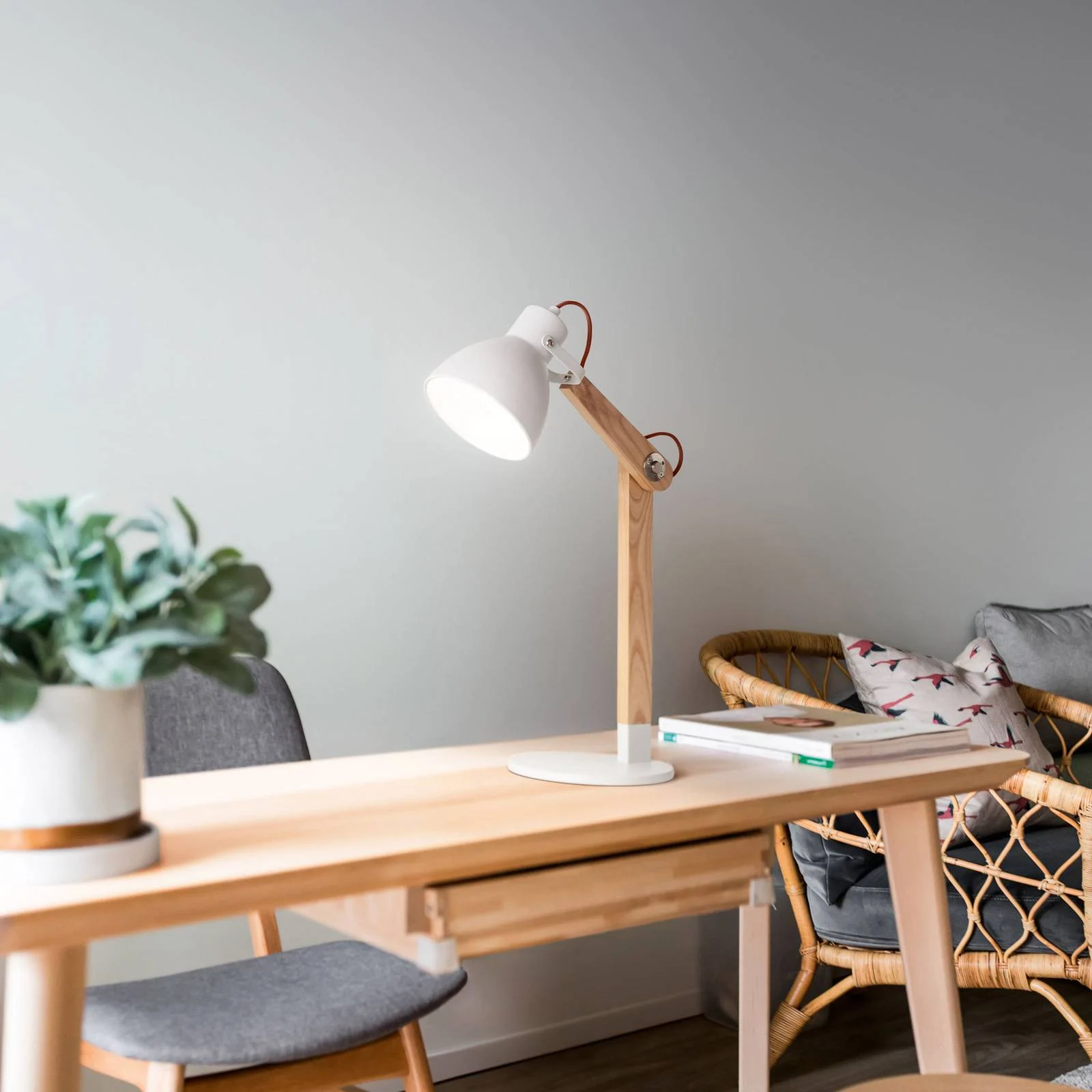 Tischleuchte Sveva aus Holz, weiß/esche günstig online kaufen