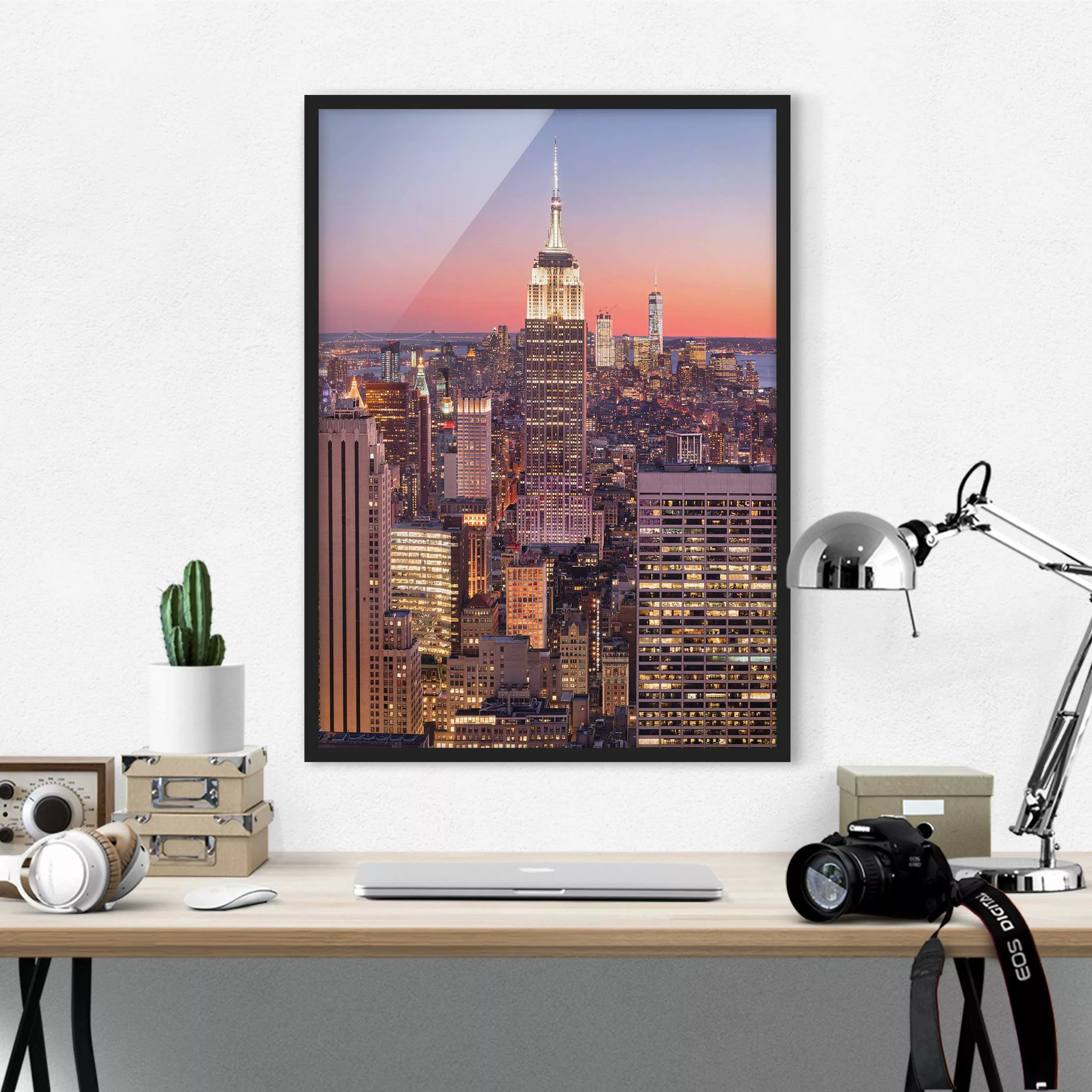 Bild mit Rahmen Natur & Landschaft - Hochformat Sonnenuntergang Manhattan N günstig online kaufen